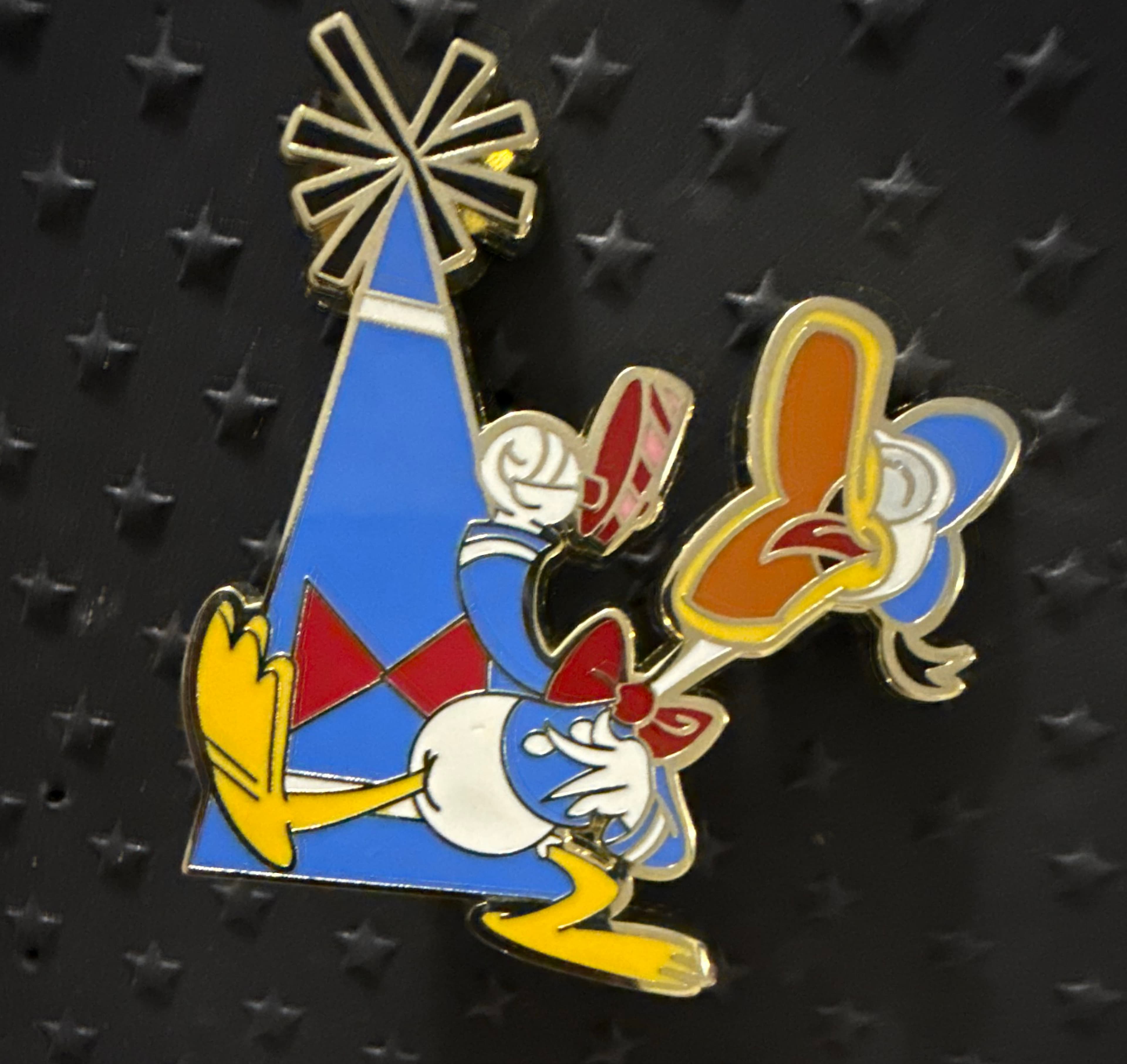 Donald Duck with Teepee Pin front