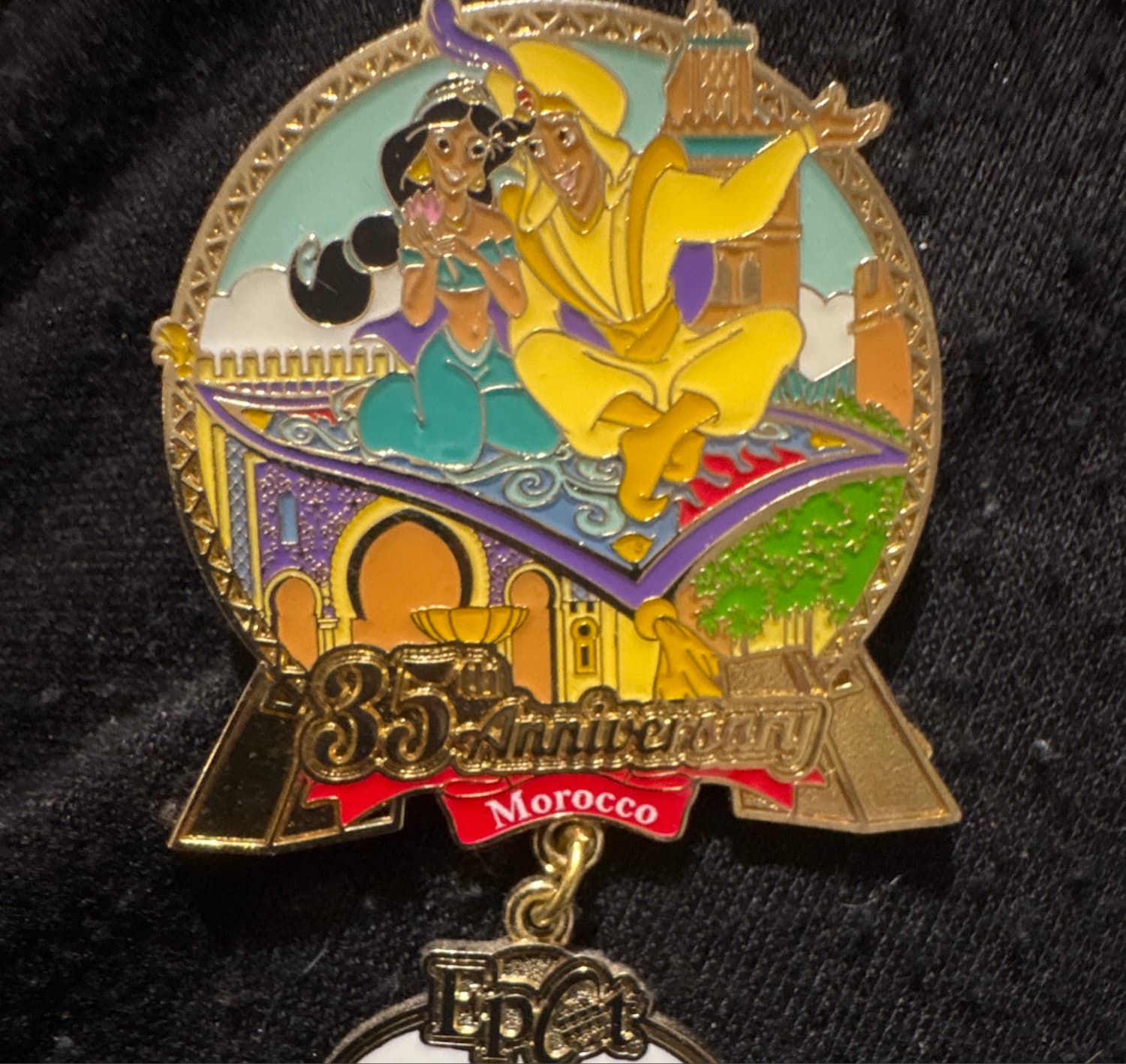 Epcot 35th Anniversary - Cast Exclusive World Showcase Set - Morocco Pavilion - Jasmine, Aladdin front
