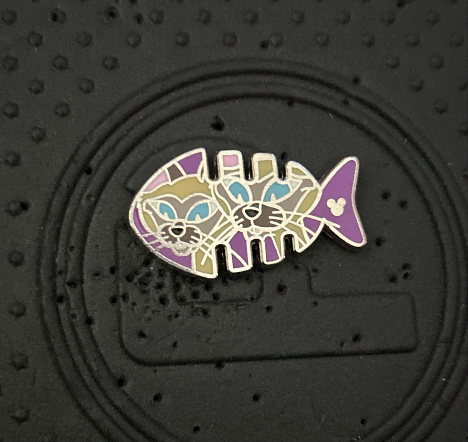 HKDL - Hidden Mickey 2018 - Fishbone - Si and Am front