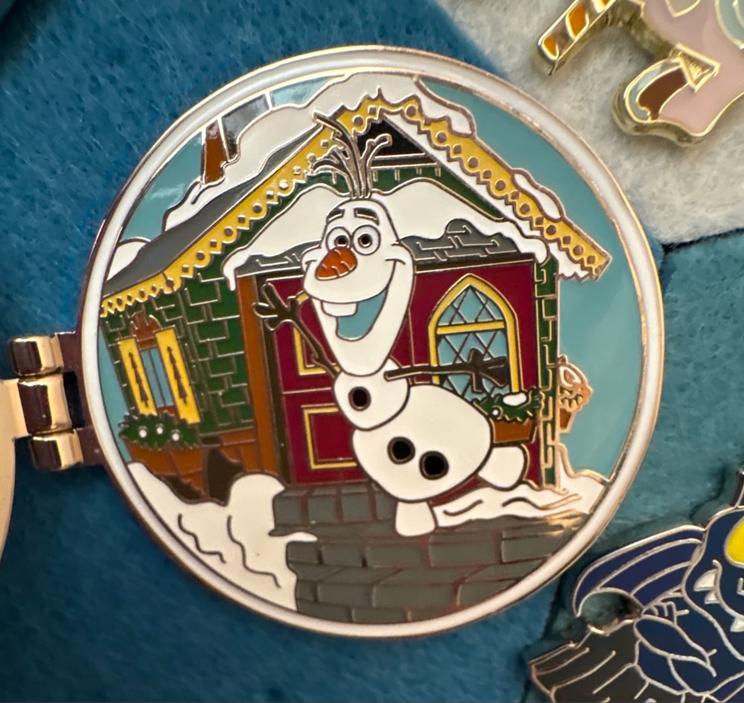 Disney Parks Festive Floats Olaf Frozen Gingerbread House Pin front