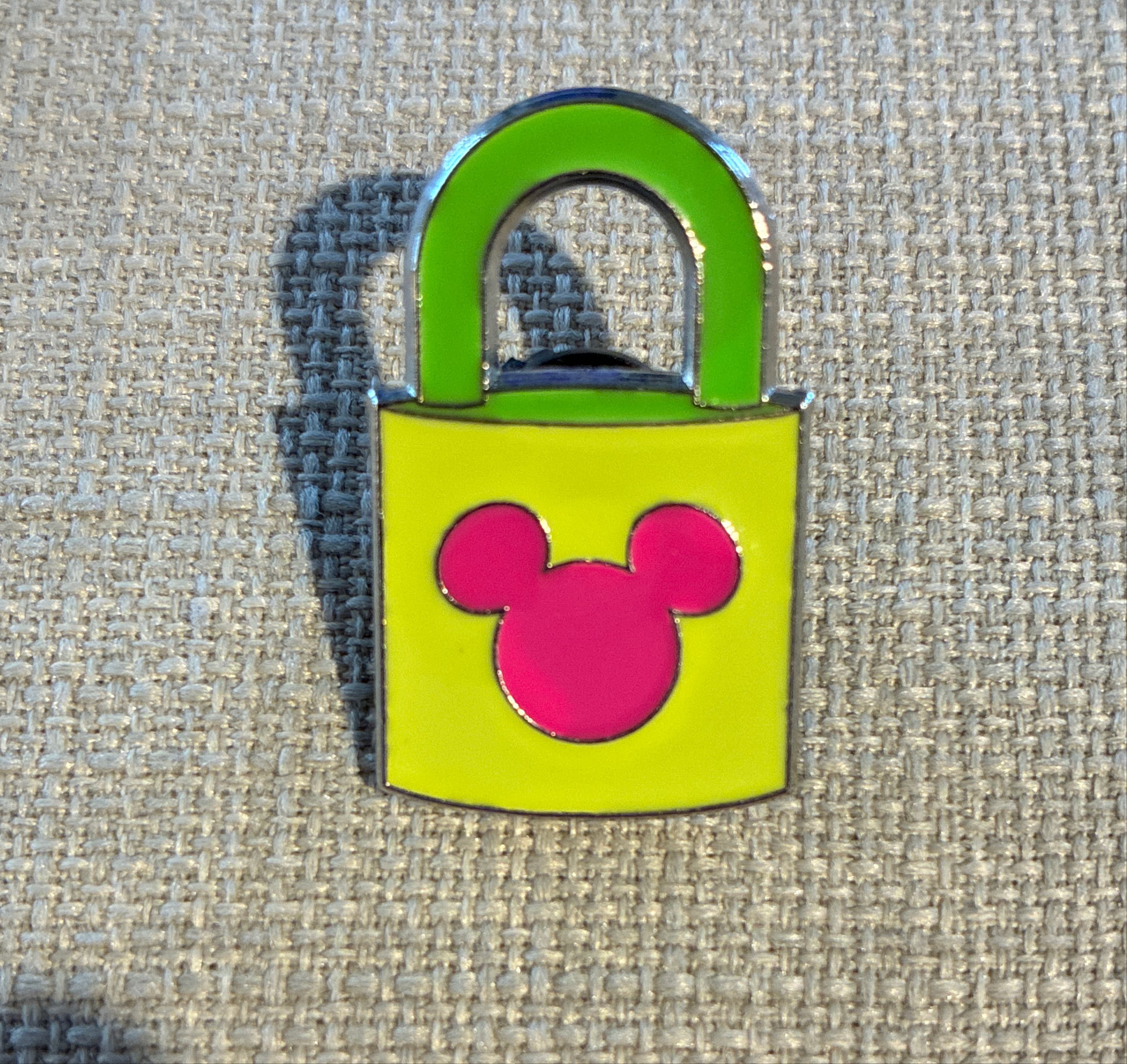 Mickey Mouse Icon Lock Pin - Lock and Key Set front