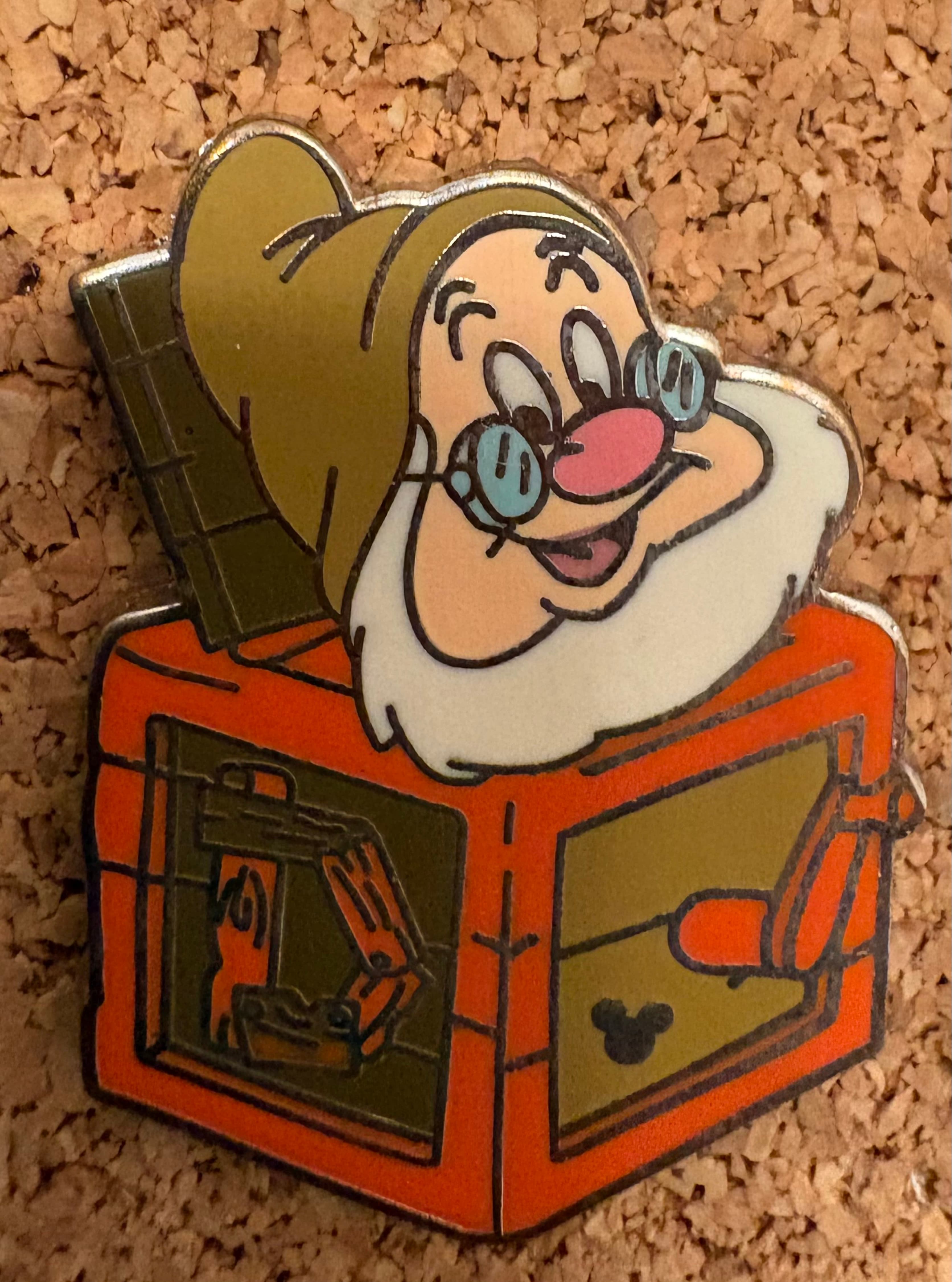 Doc Snow White 7 Dwarfs - Jack in the Box - Hidden Mickey Pin front