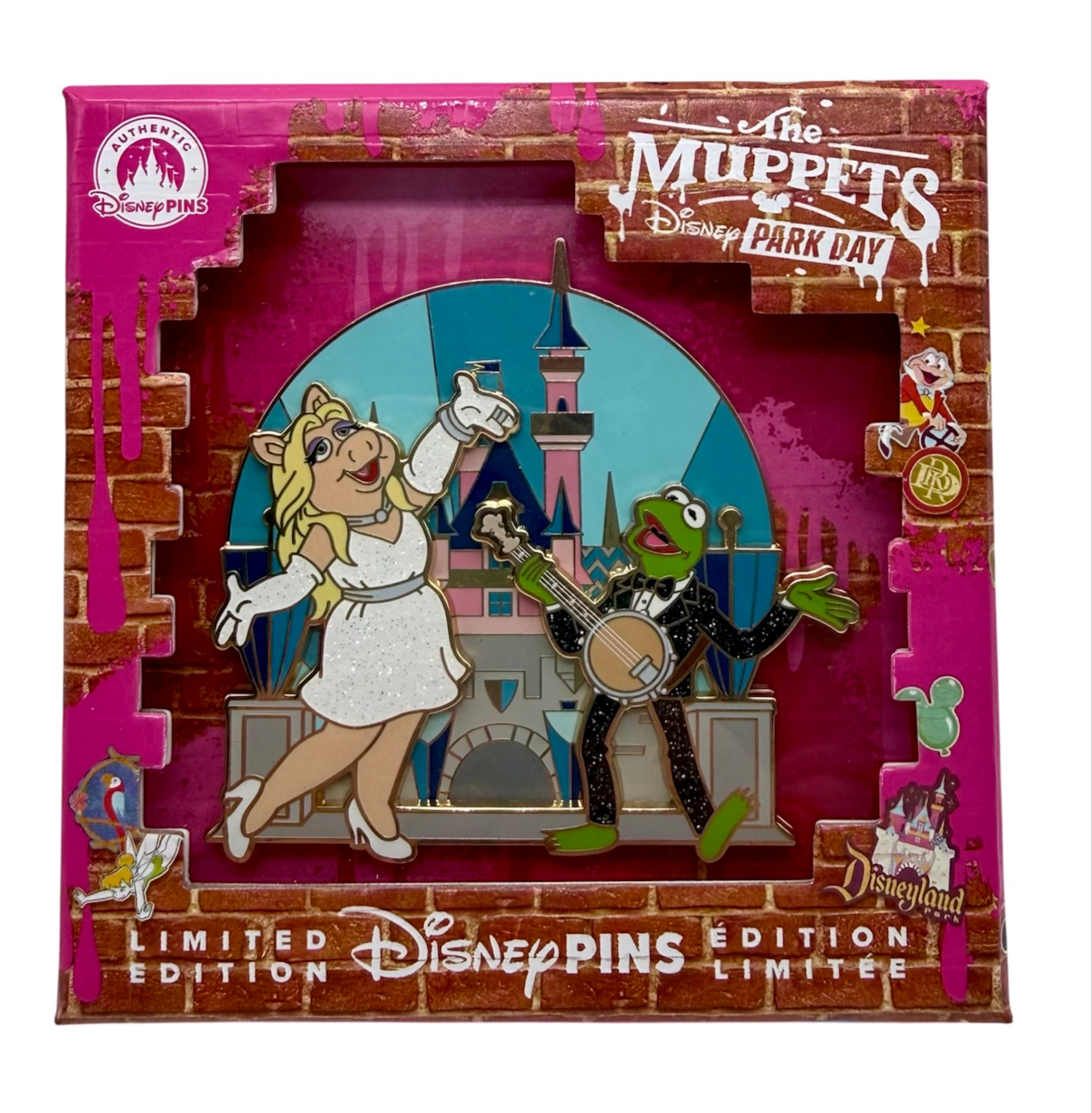The Muppets Kermit and Miss Piggy at Sleeping Beauty Castle Mini Jumbo front