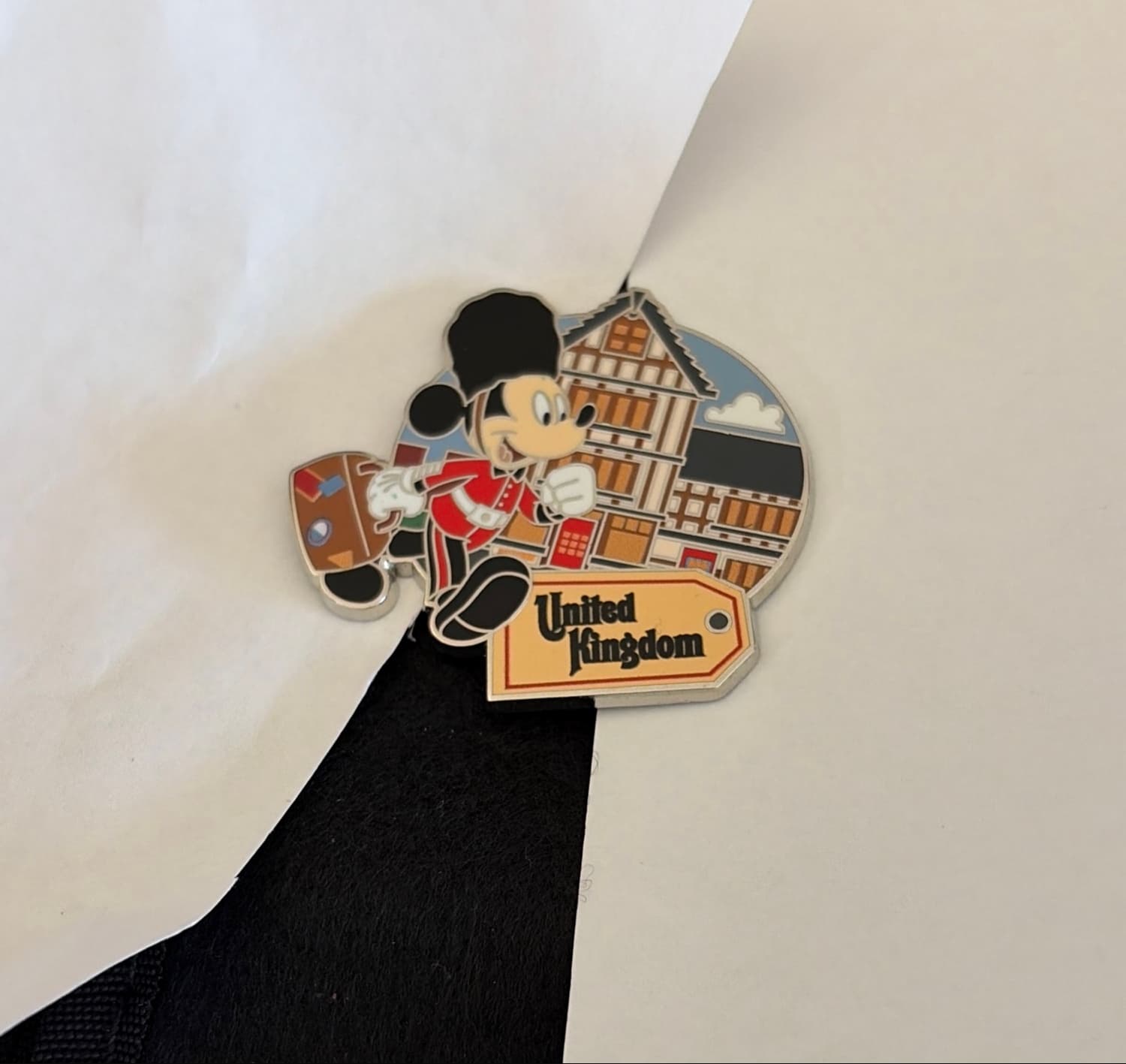 Mickey Mouse Epcot World Showcase United Kingdom Pin front