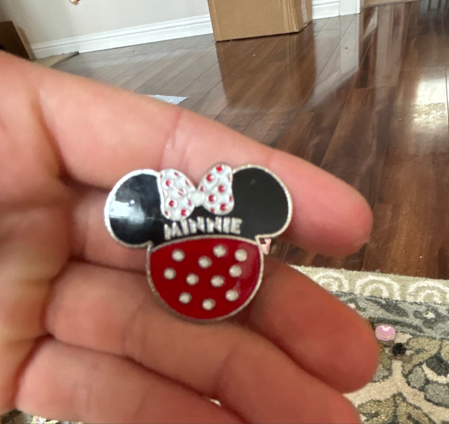 Minnie Mouse Head with MINNIE Text Pin front