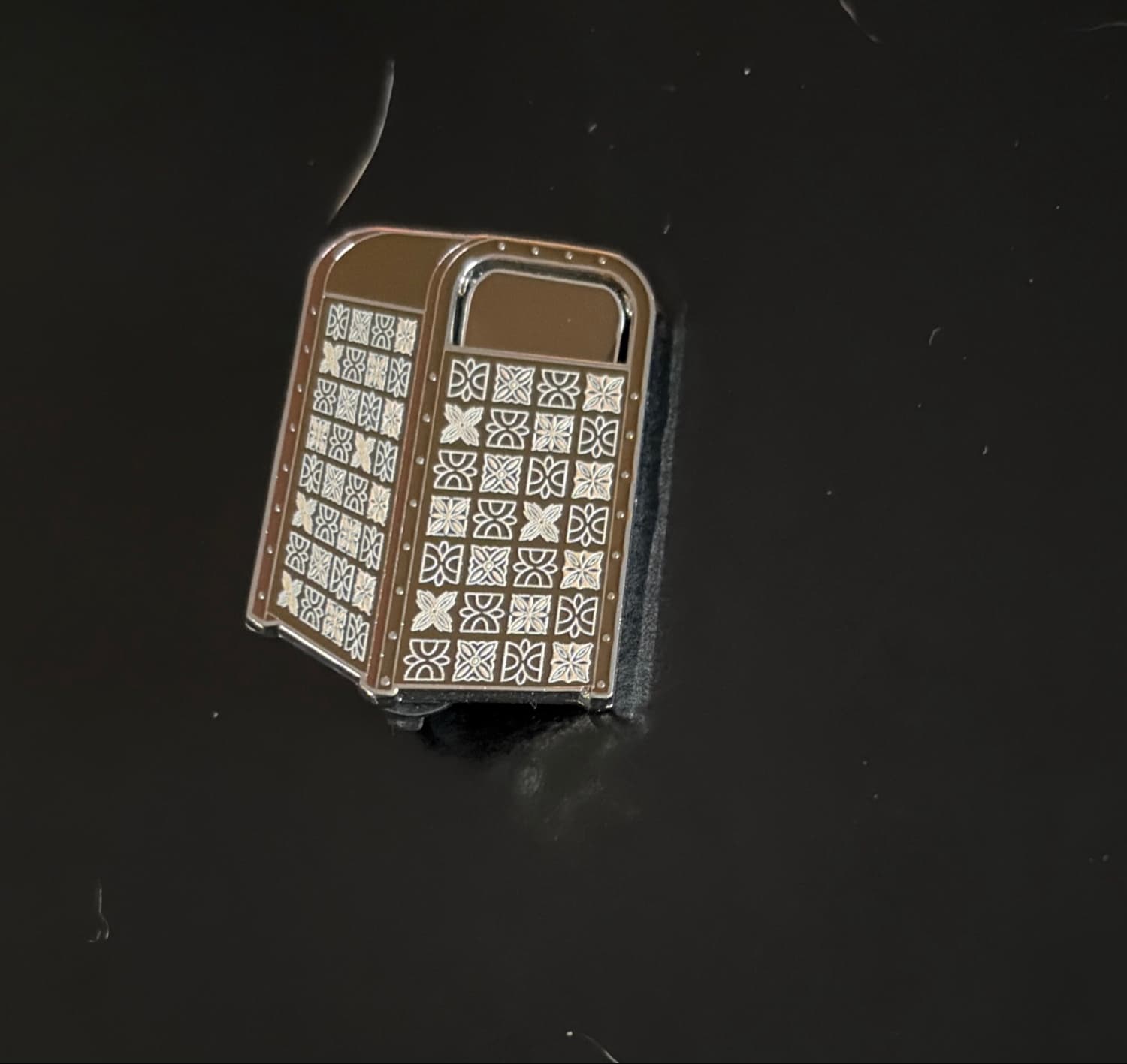 Belle - Character Trash Bins Mystery Collection Pin front