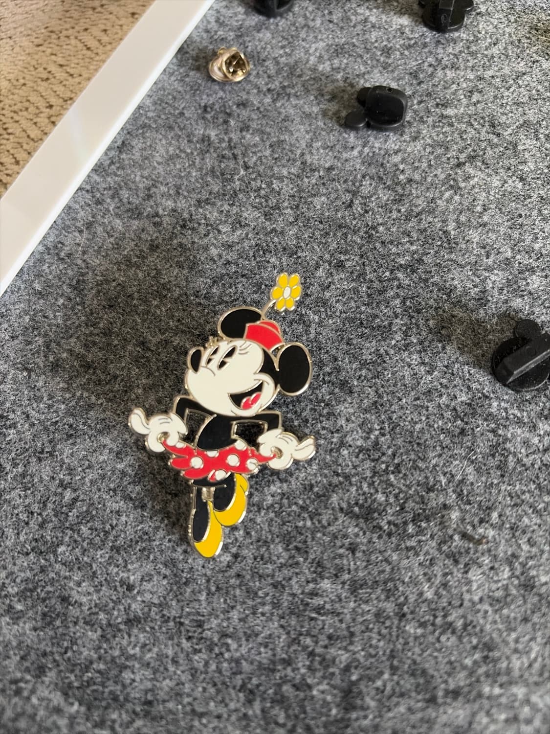 Minnie Mouse Dancing with Flower Hat - Disney Parks front