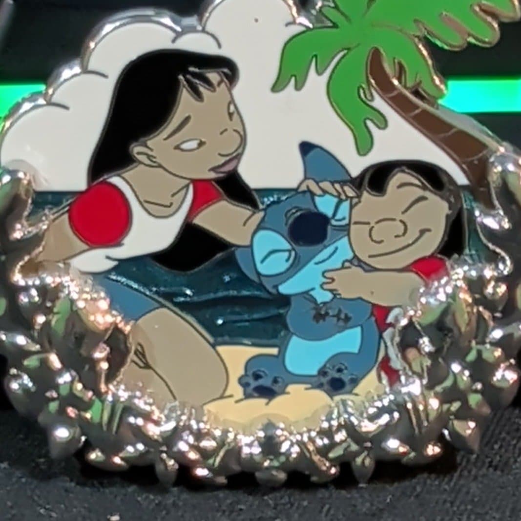 Disney Lilo & Stitch Nani 20th Anniversary Limited Release Hawaii Beach Hug Pin front