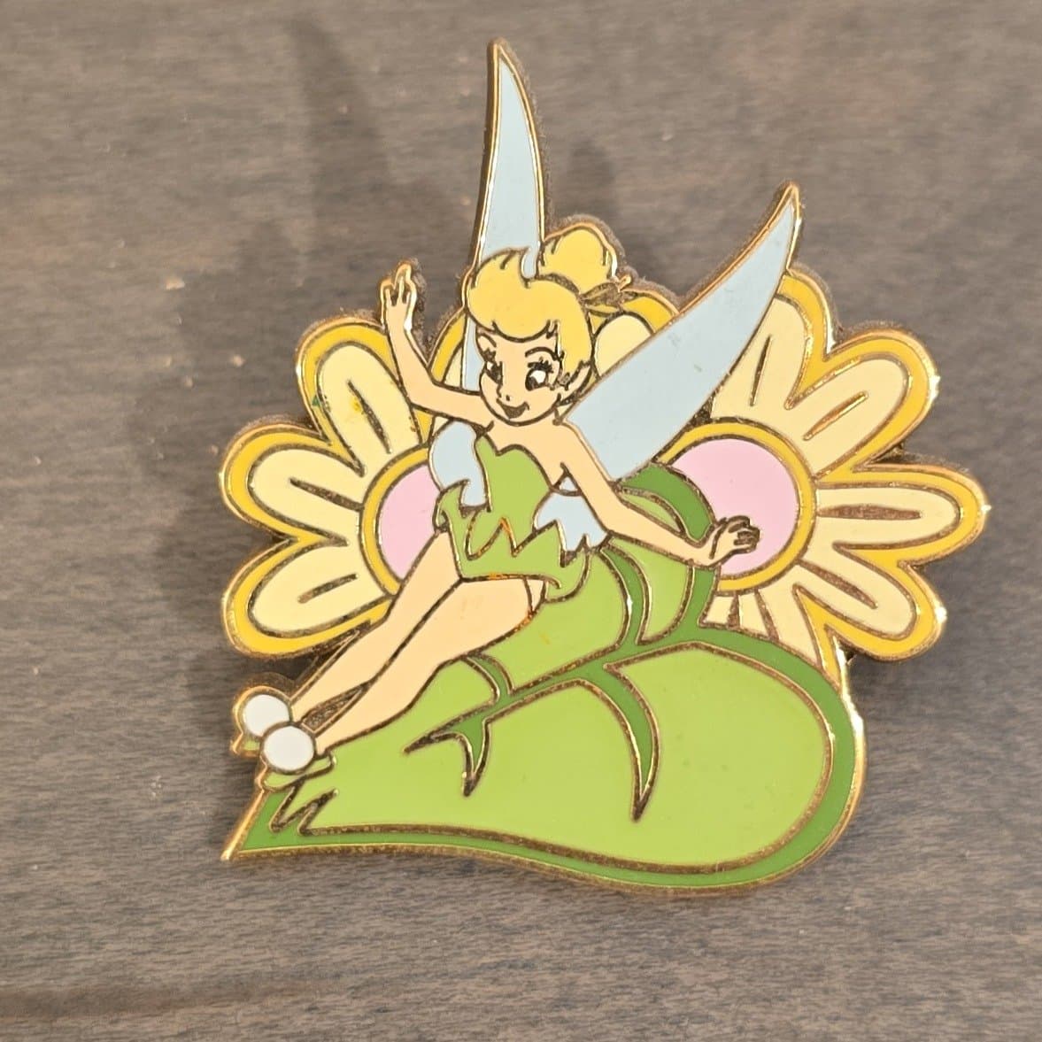 Tinker Bell Garden Golden Flowers Booster Set Pin front