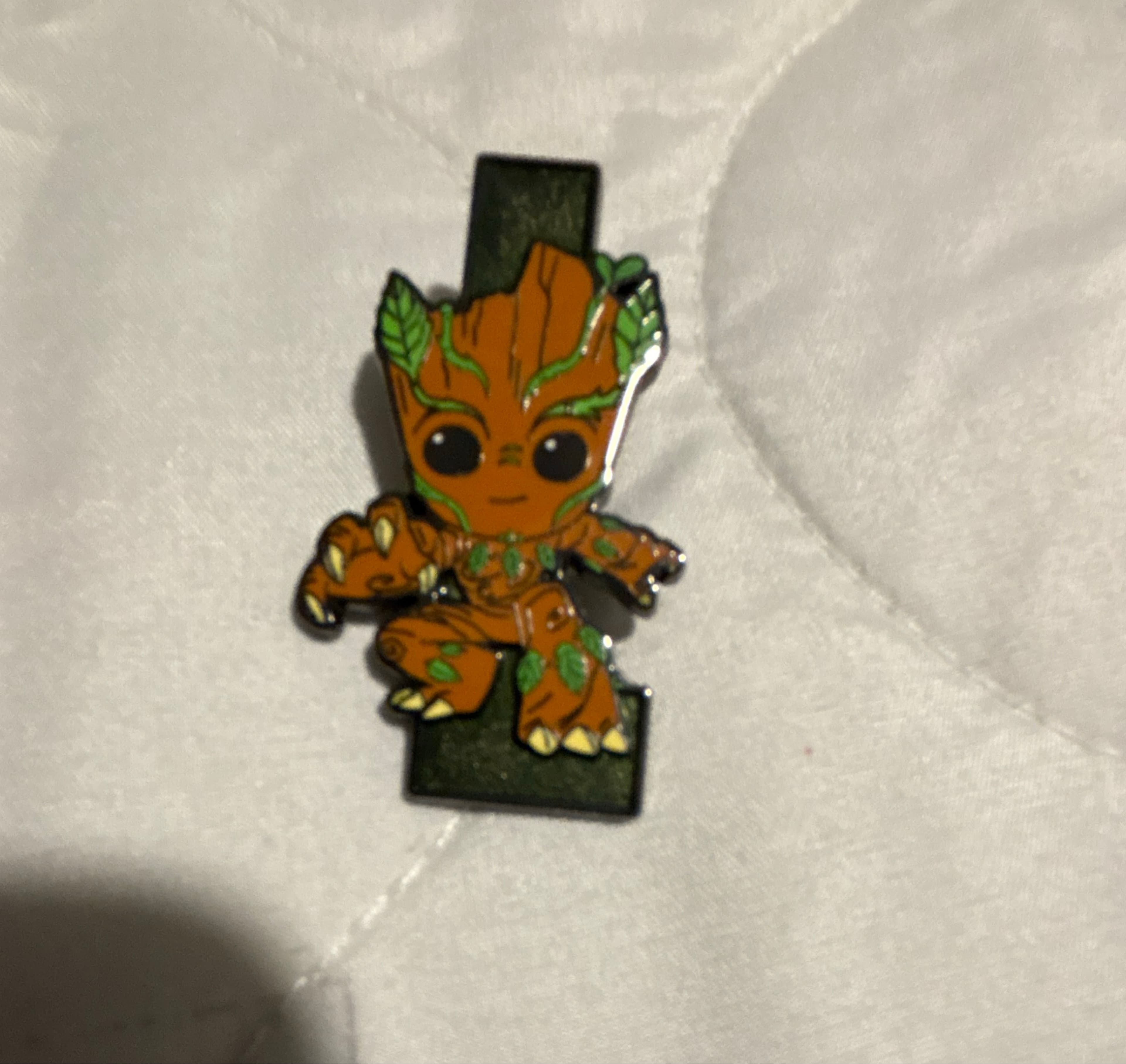 Groot Marvel Letter L Pin front