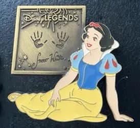 Snow White Sitting Princesses front