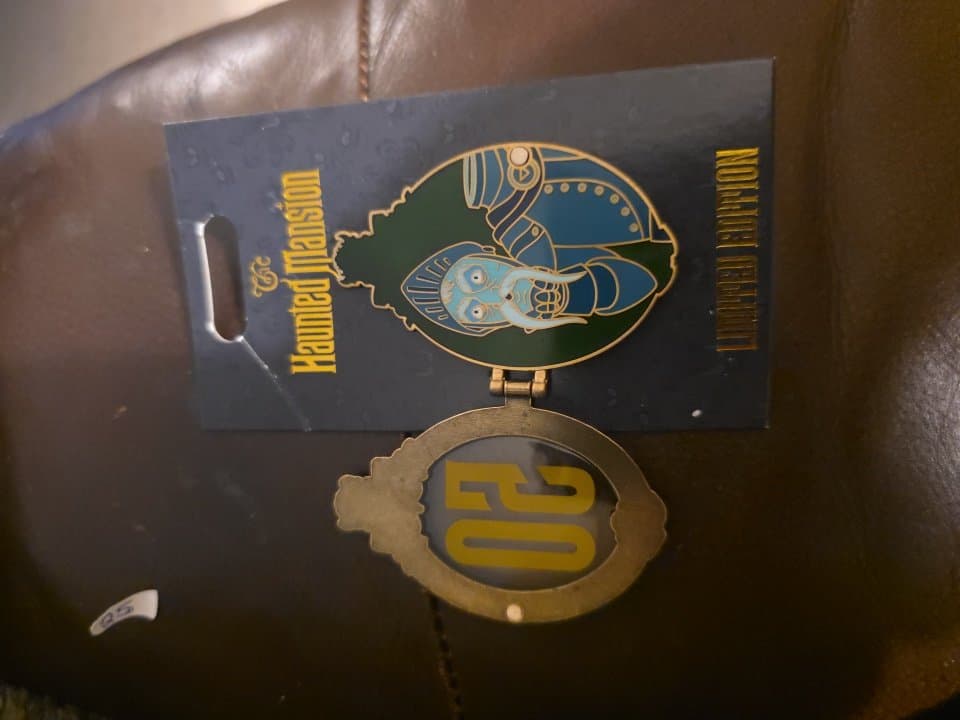 WDI Haunted Mansion 50th Anniversary Hinge Pin LE 300 BEHEADED KNIGHT front