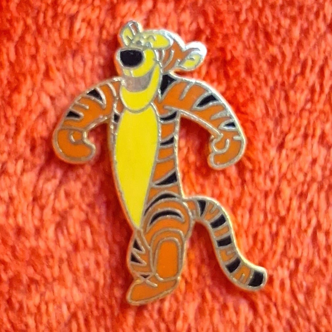 Tigger Strutting Pin with Gold Outline front