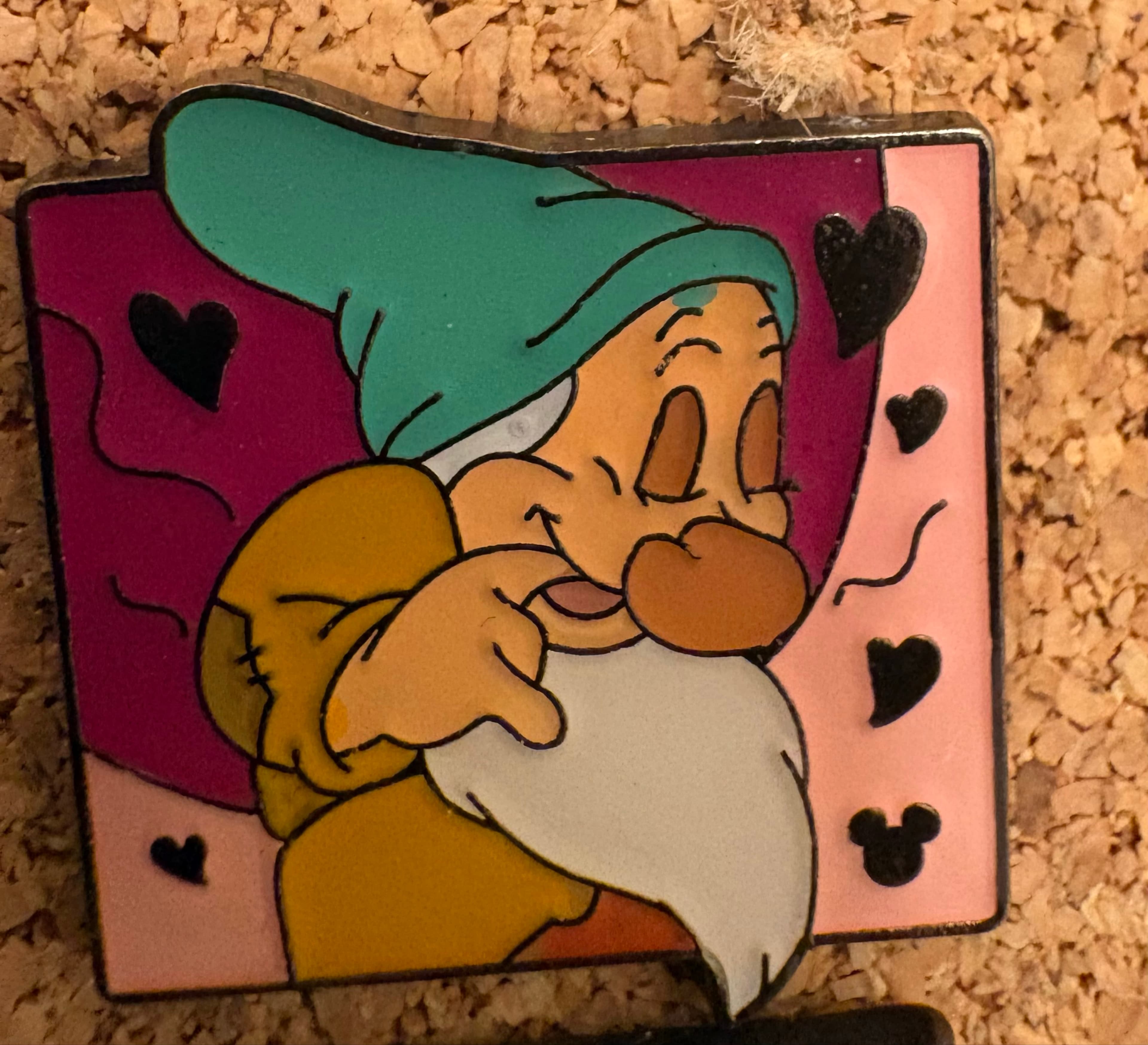 Hidden Mickey Snow White And The 7 Dwarfs Bashful front