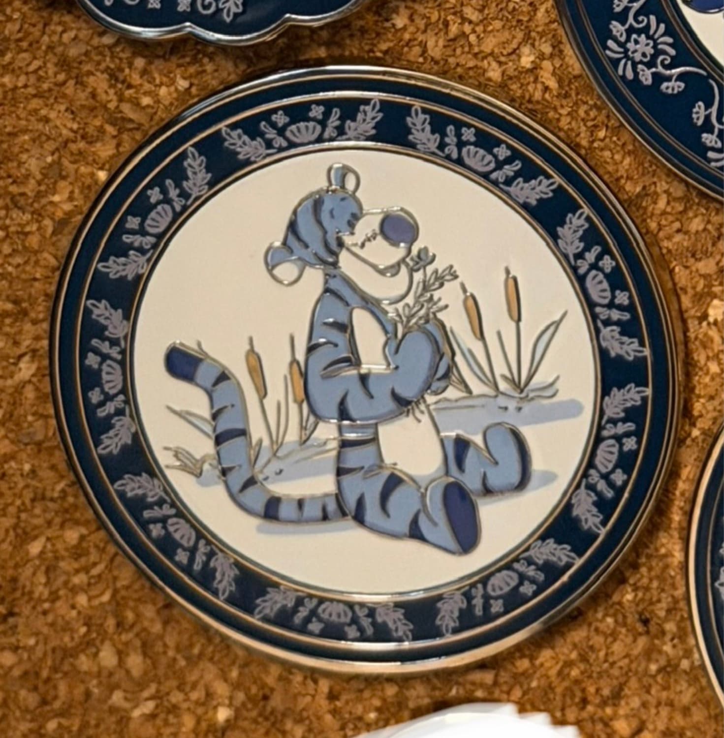 Tigger - Winnie the Pooh Tonal Floral Blue Plate front