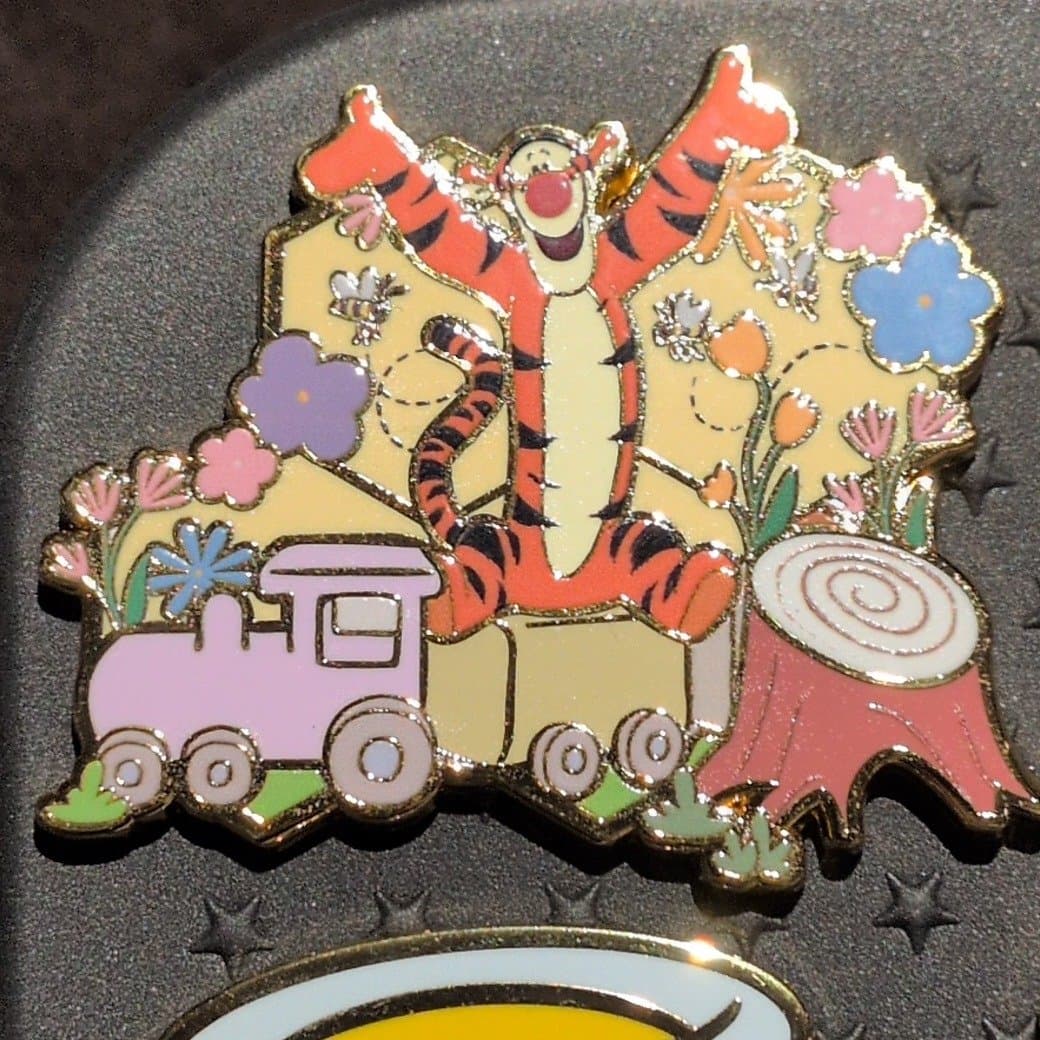 tigger honeycomb pin front