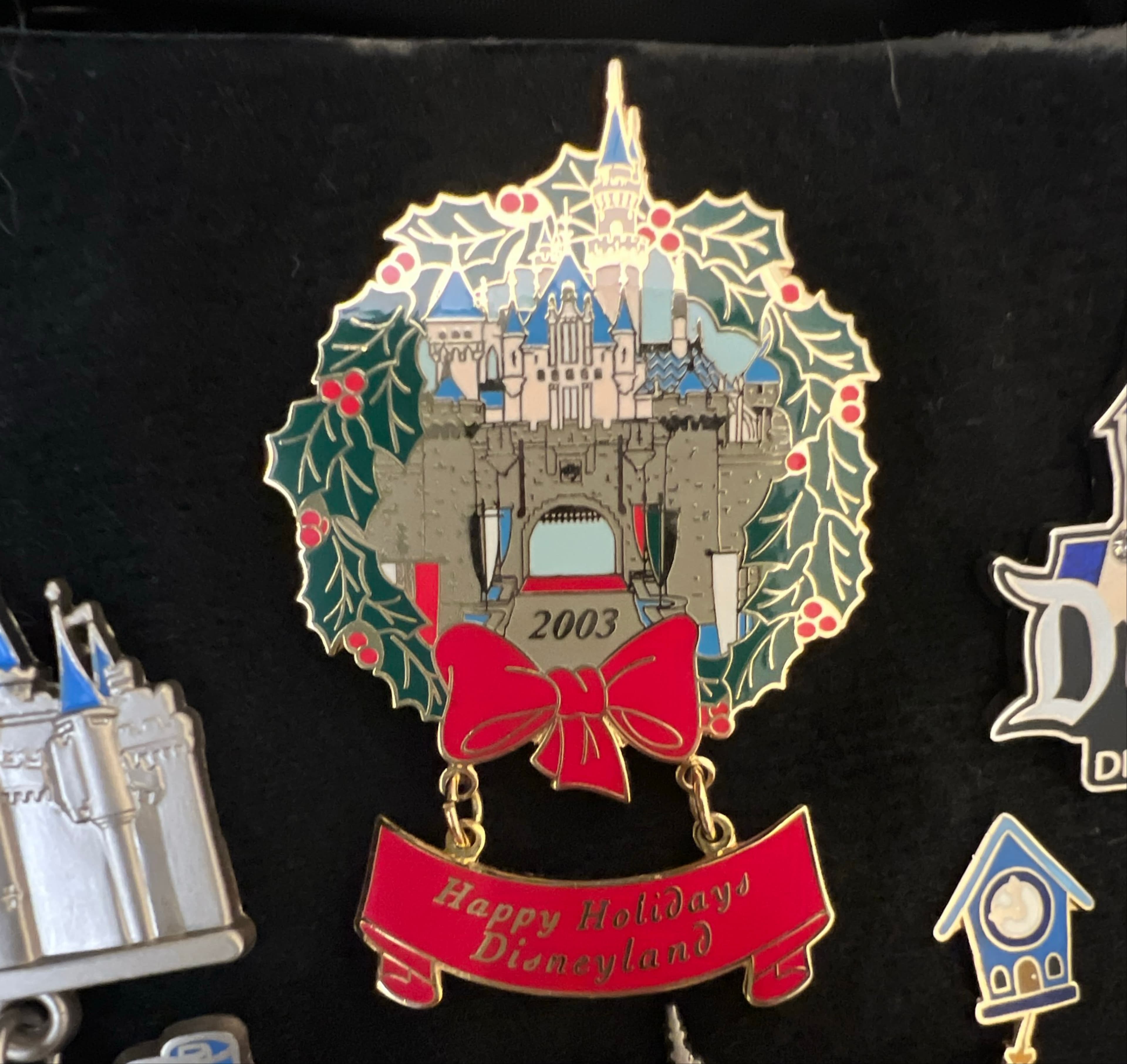 Disneyland Castle Holiday 2003 Dangle Wreath Pin front