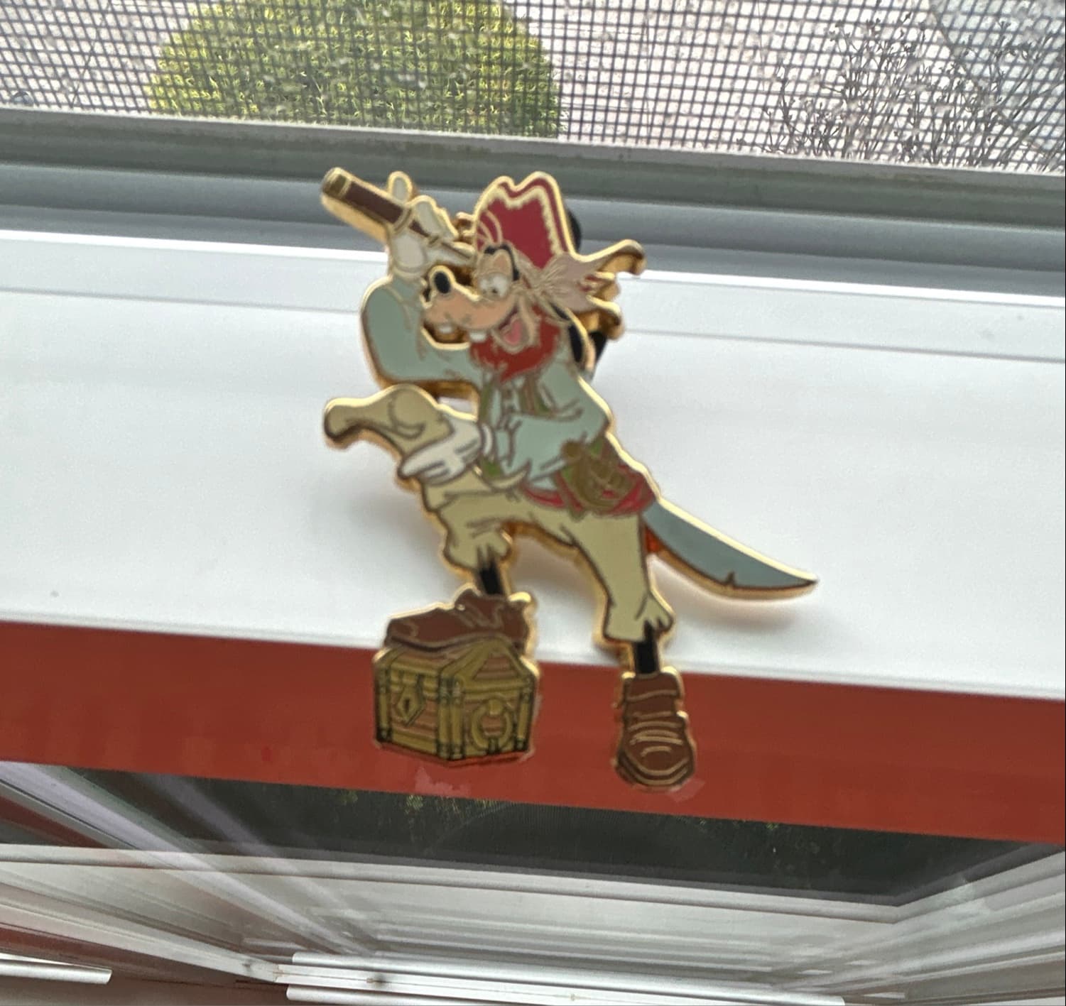 Pirate Goofy with Spyglass and Treasure Chest front