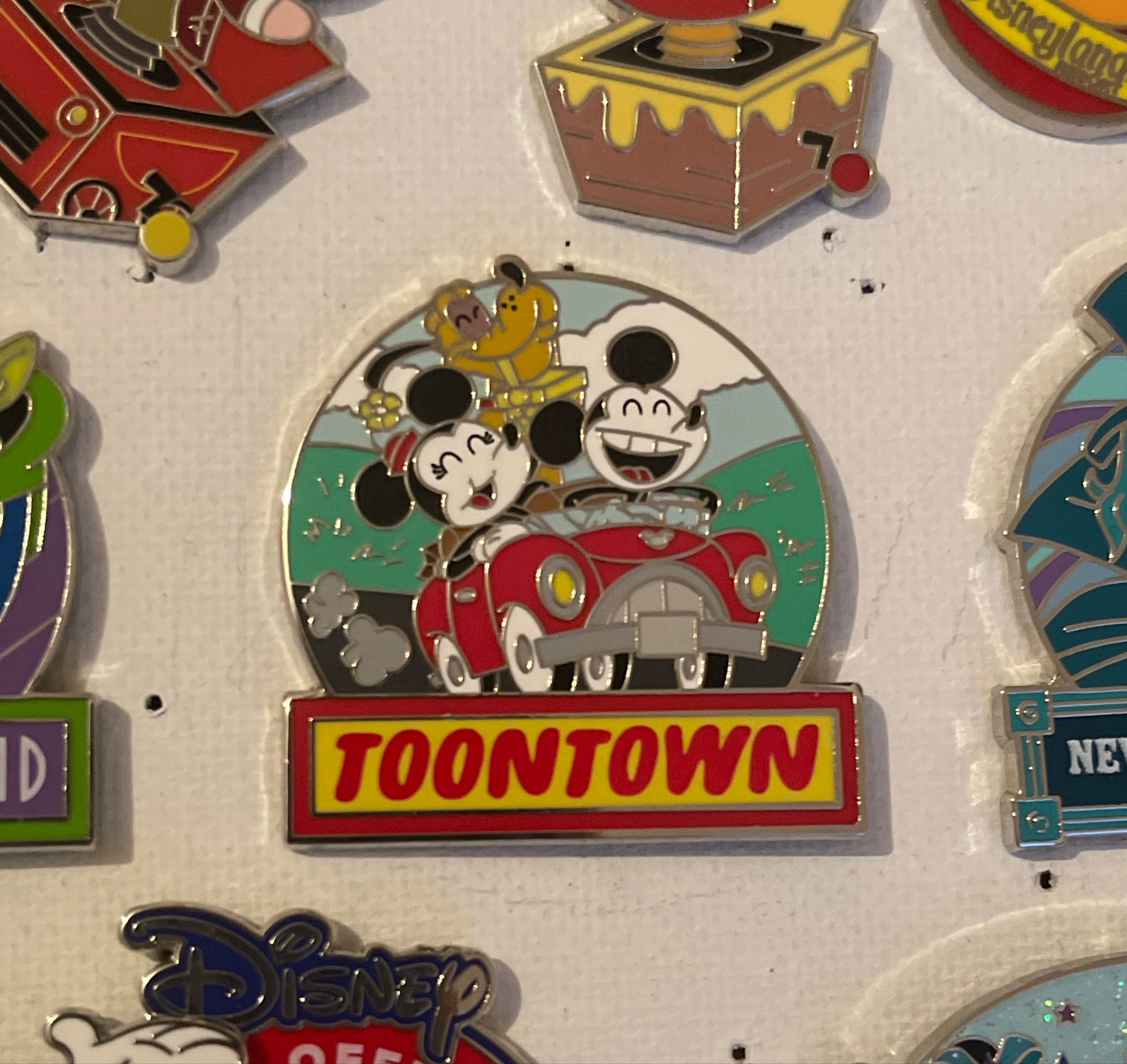 Mickey, Minnie & Pluto in Red Car - Toontown - Disneyland Lands Booster Set front