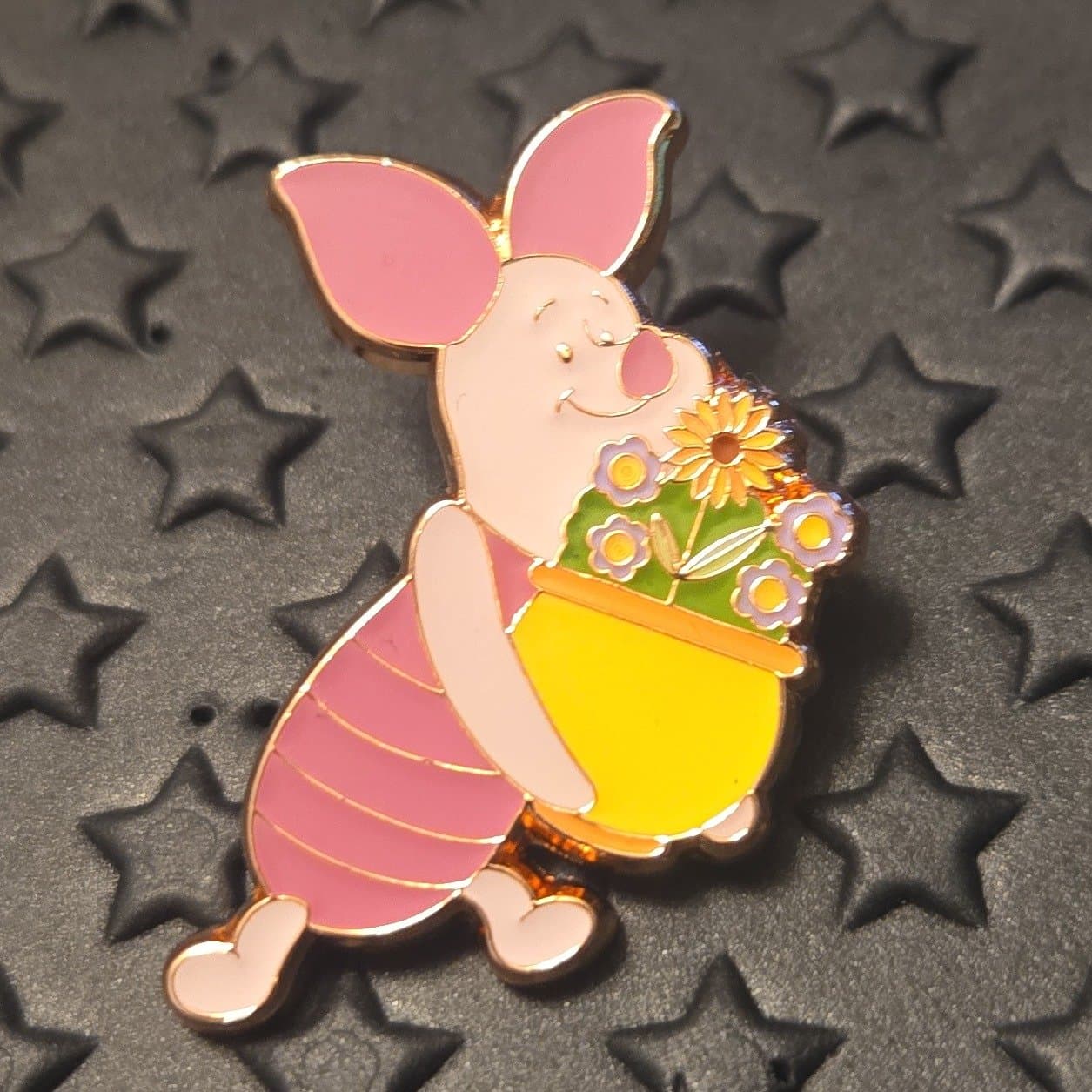Piglet Holding Flowerpot - Winnie the Pooh front