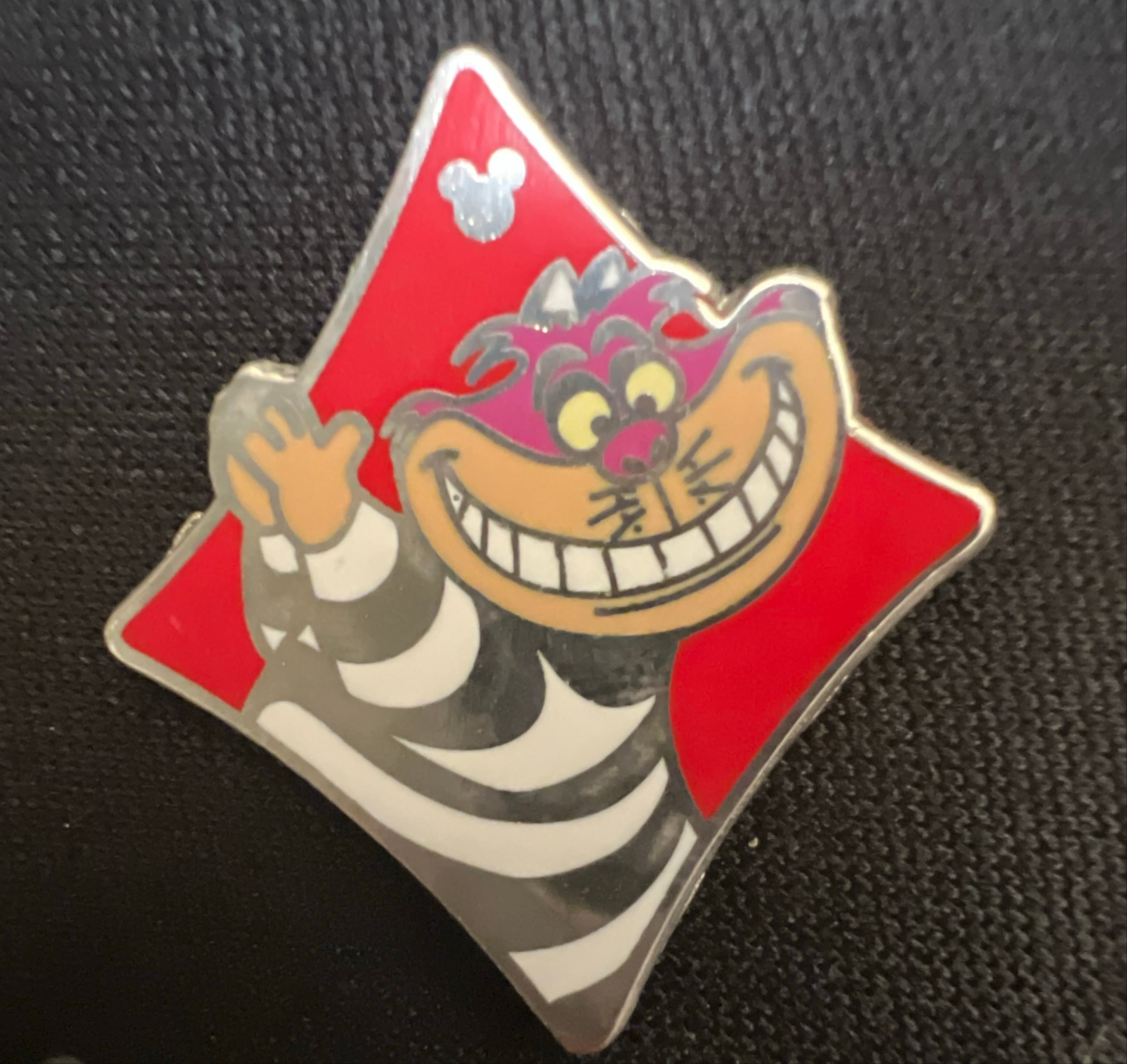 DLR - 2013 Hidden Mickey Series - Alice in Wonderland Card Suits - Cheshire Cat Diamond front