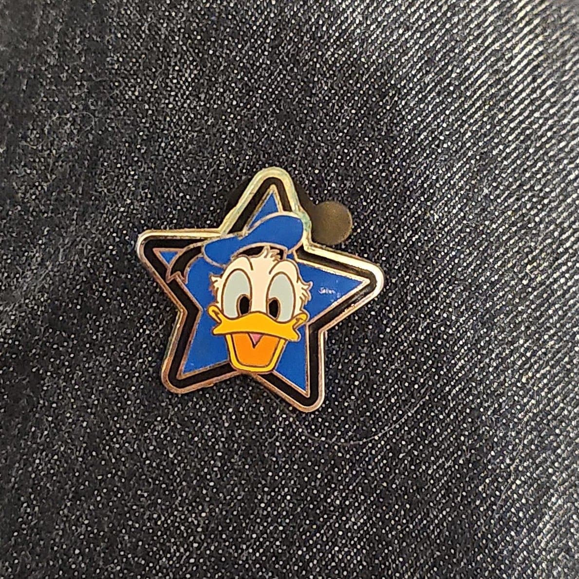 Donald Duck 70th Anniversary The Star Pin front