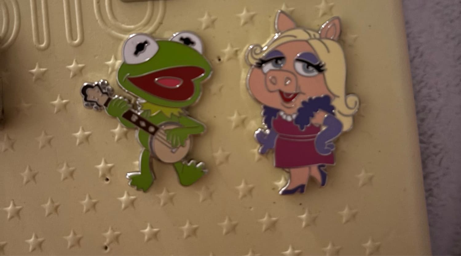 Kermit the Frog & Miss Piggy Build-a-Pin The Muppets Disney Parks 2 Pin Set front