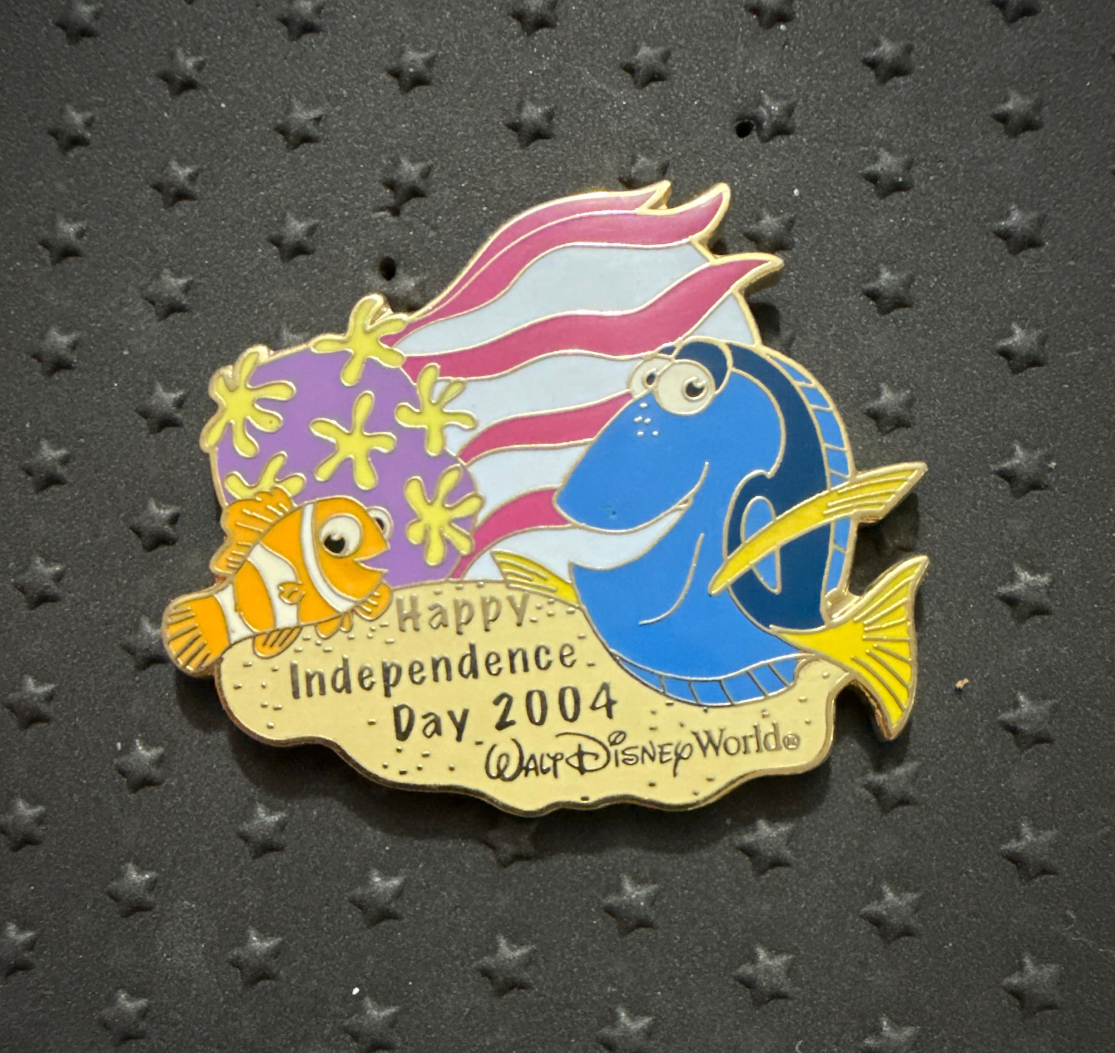 Nemo and Dory Happy Independence Day 2004 Walt Disney World Pin front