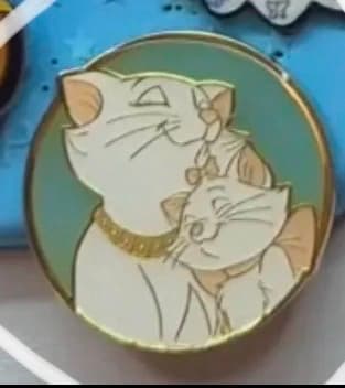 Loungefly - The Aristocats - Duchess and Marie front