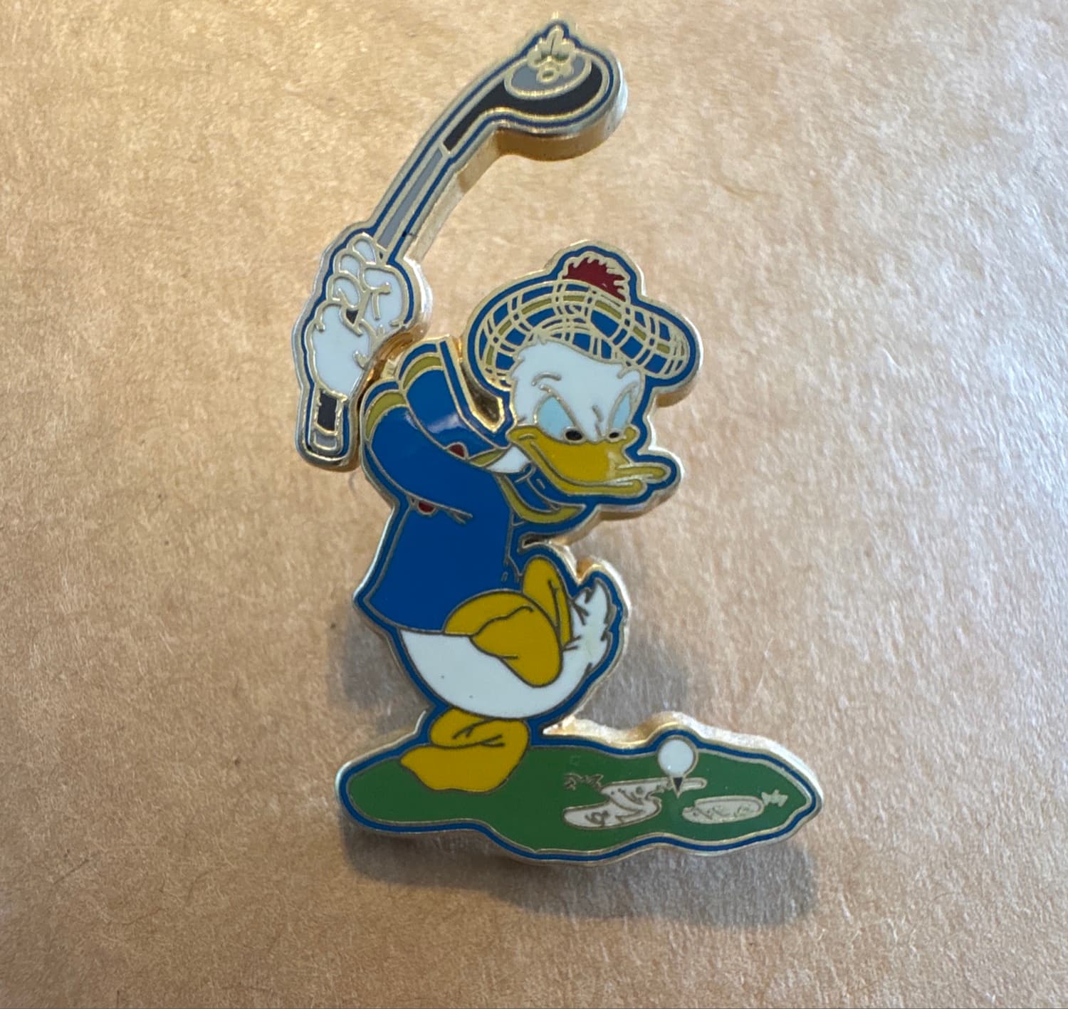 Donald Duck Golfing Pin front