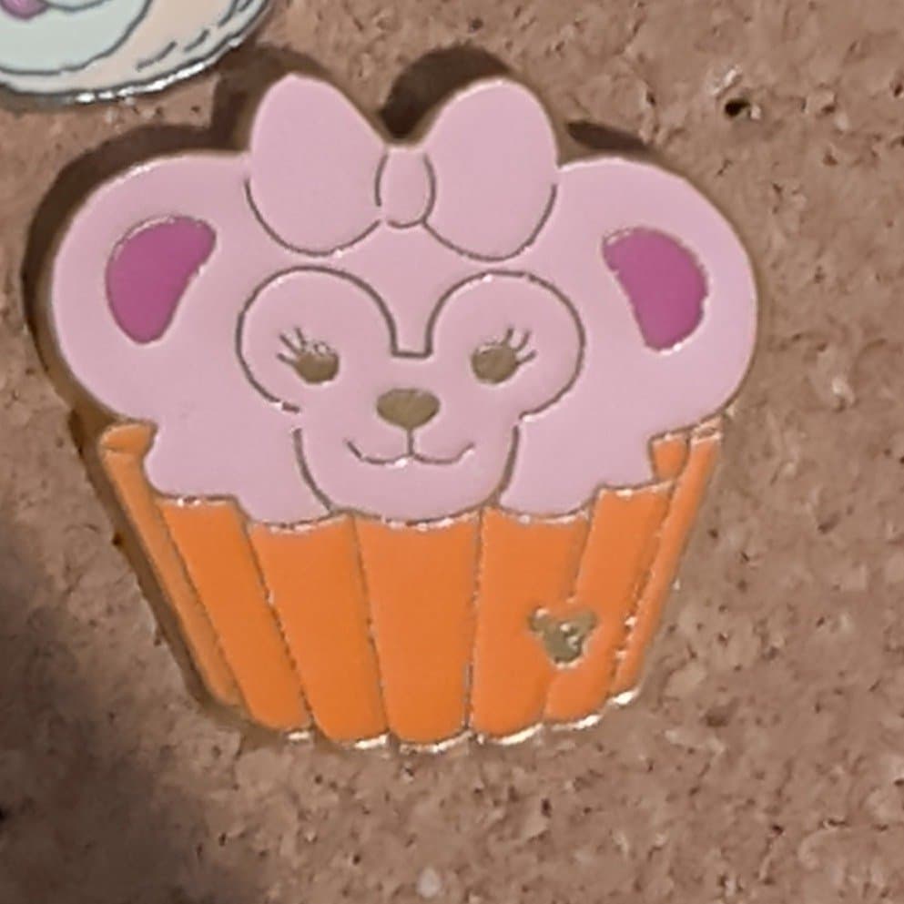 ShellieMay DLR Hidden Disney Series 2025 Wave B: Cupcake Treats front