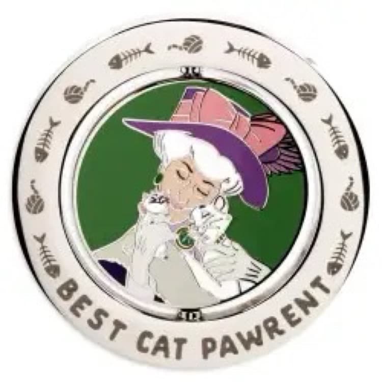 Madame Adelaide Bonfamille - The Aristocats - “Best Cat Pawrent” Spinner Pin front