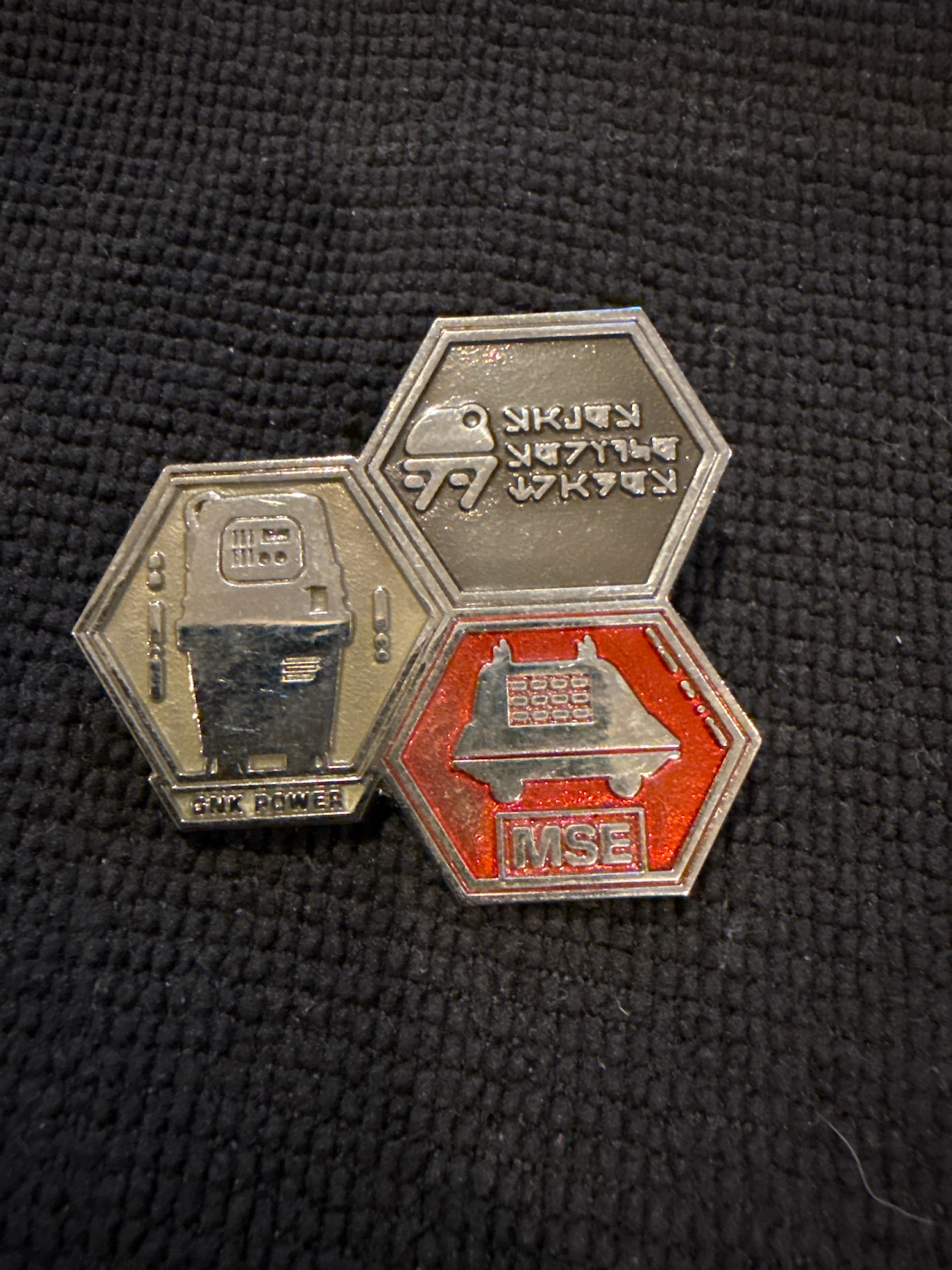 Star Wars Galaxy's Edge Droid Depot GNK Power & MSE Droid Badge front