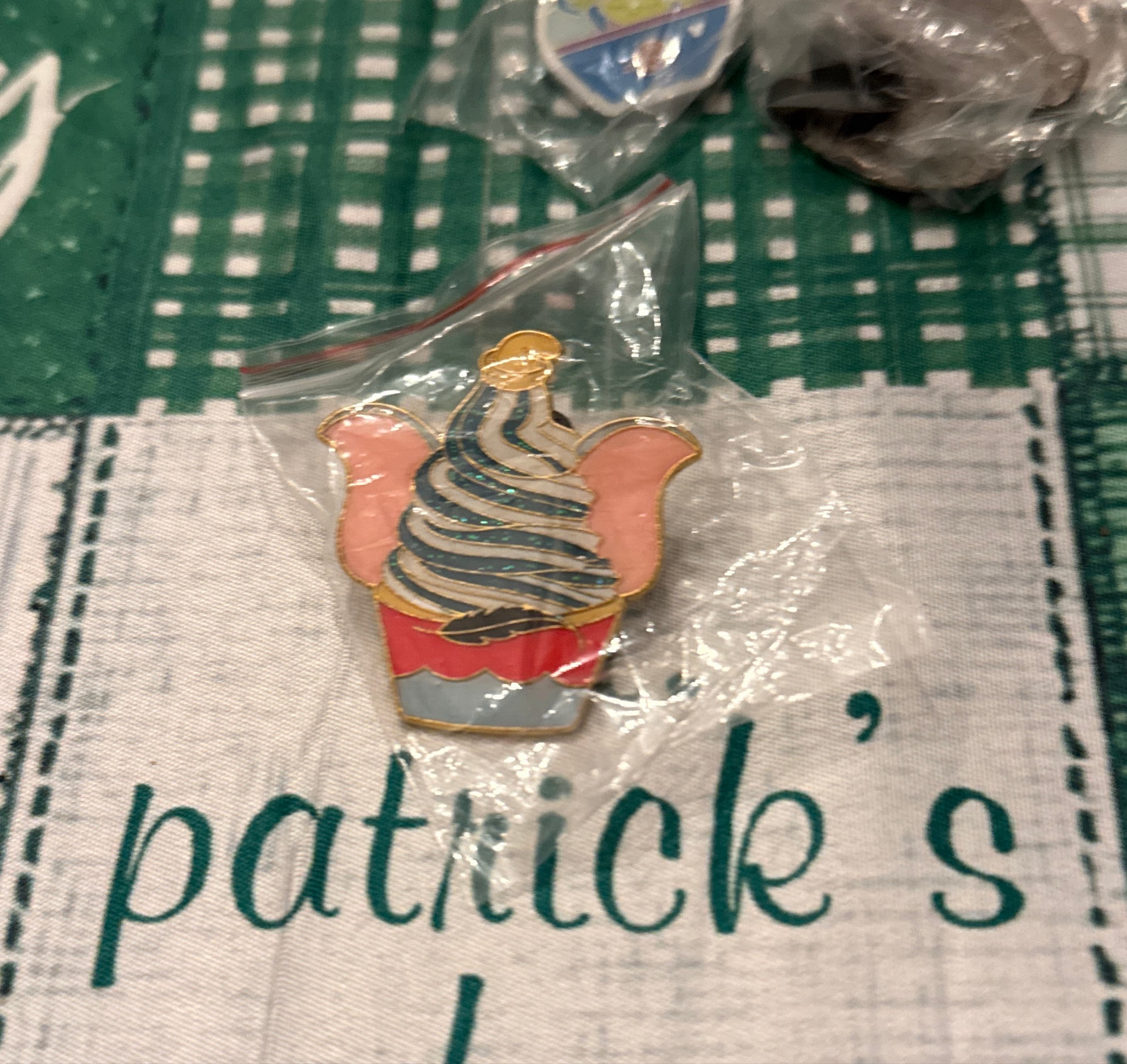 Loungefly - Dumbo - Soft Serve - Ice Cream - Mystery front