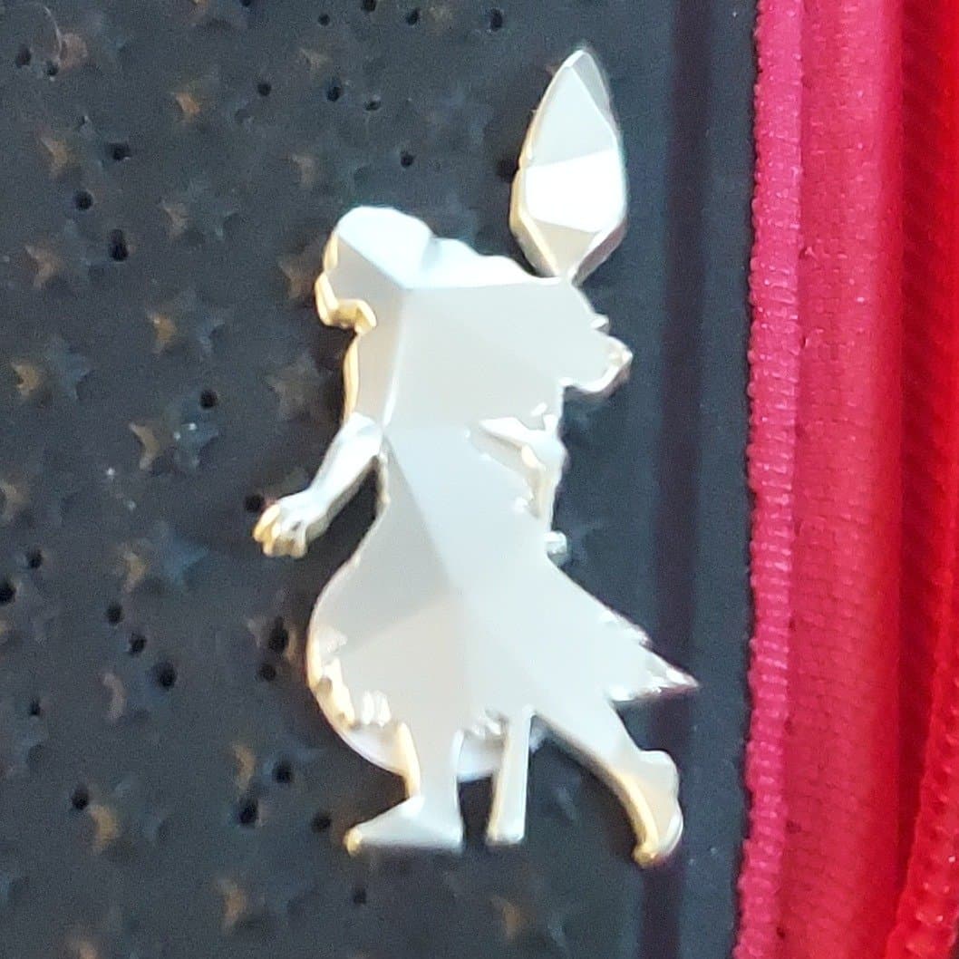 Elsa Silhouette Pin front