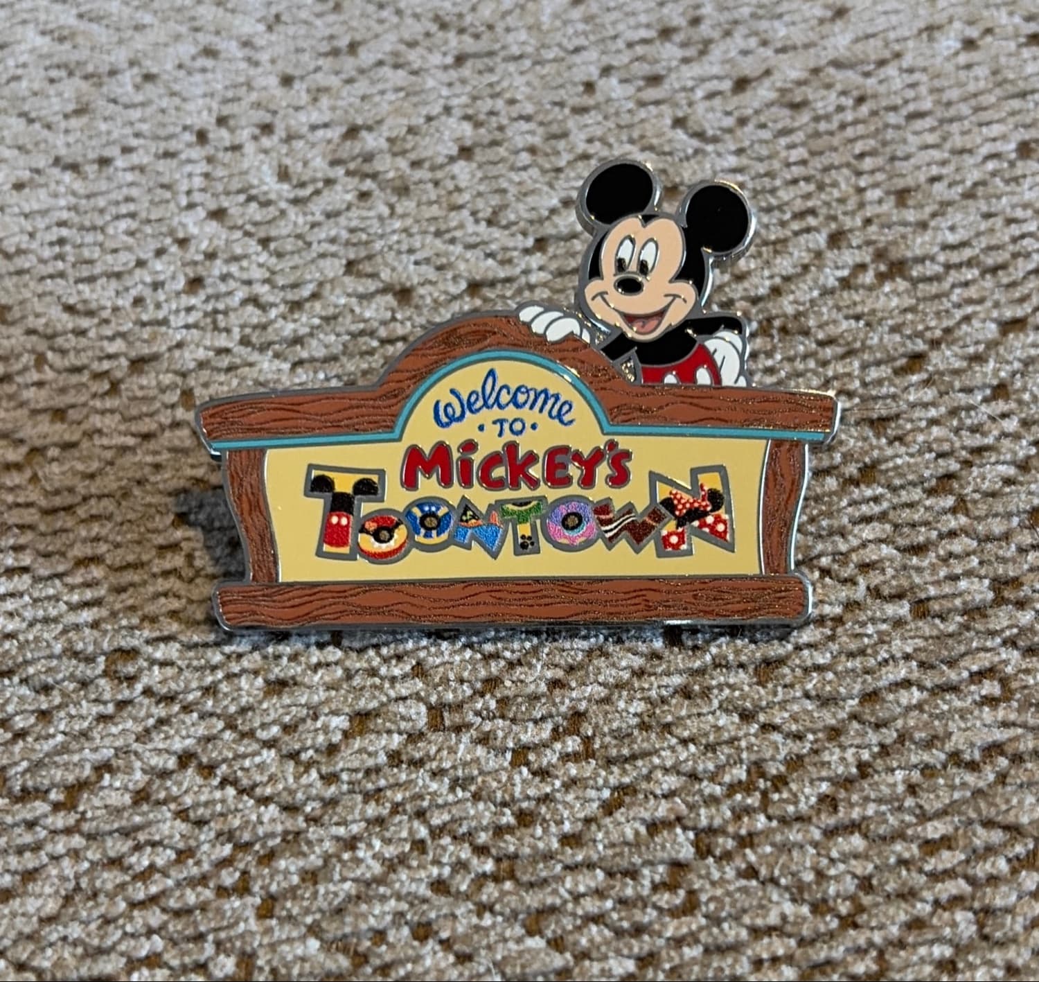 Mickey's Toontown - Toontown Welcome Sign front