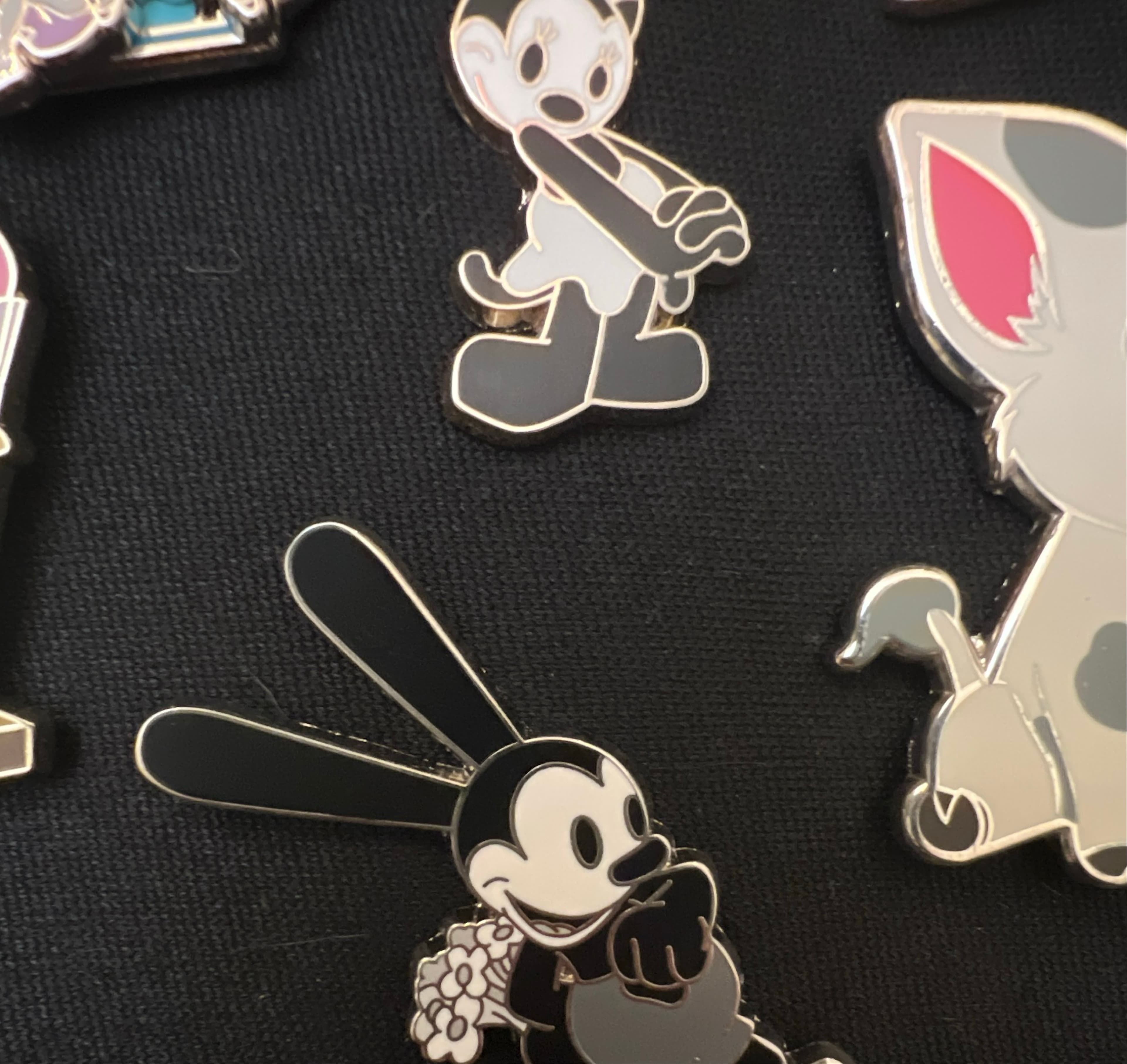 Oswald Giving Flowers Set front