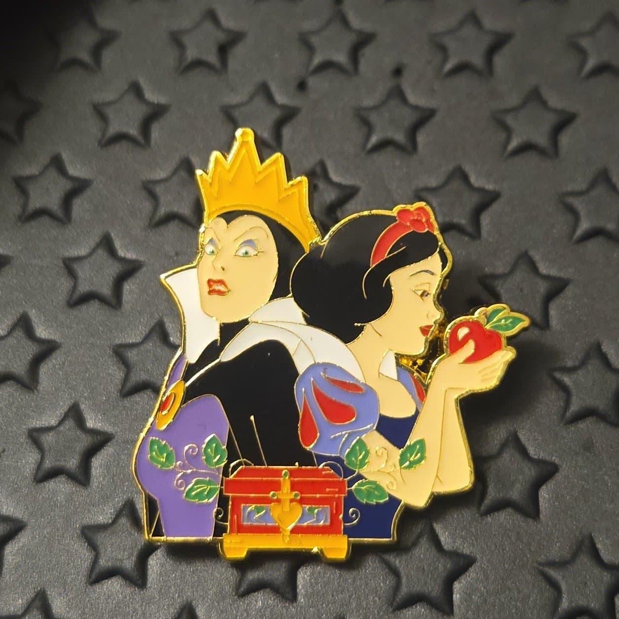 Snow White & Evil Queen - Good Vs. Evil front