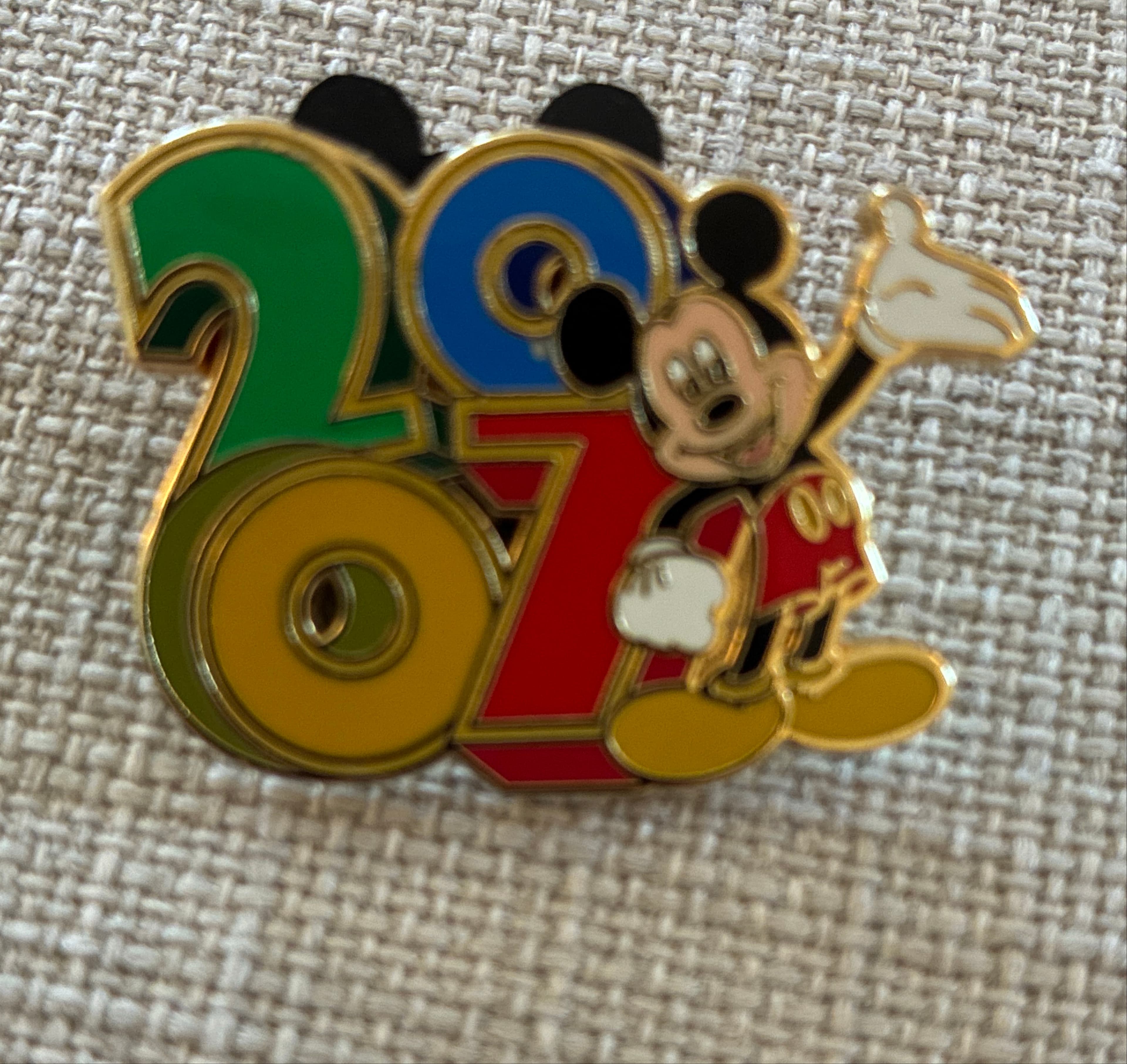 Disney 2007 Mickey Waving Pin front