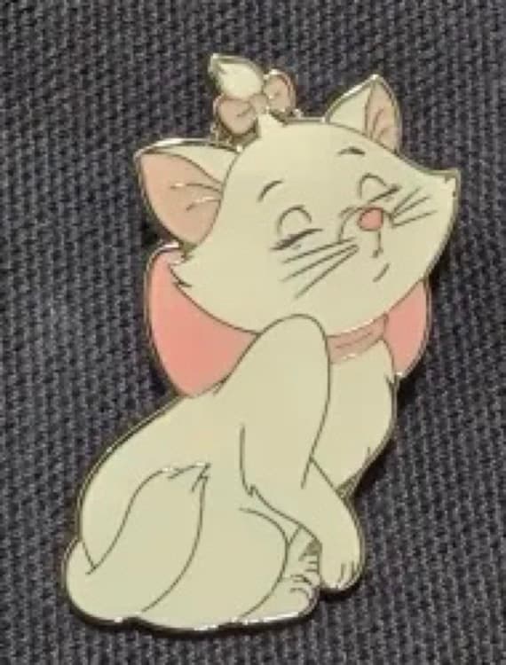 Aristocats - Marie posing with closed eyes front