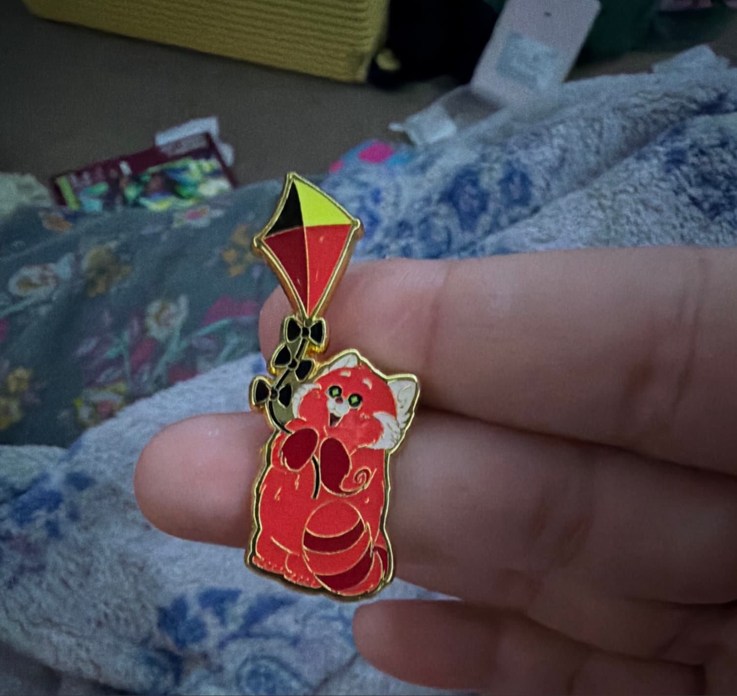 Mei Mei (Turning Red) Flying Kite Pin front
