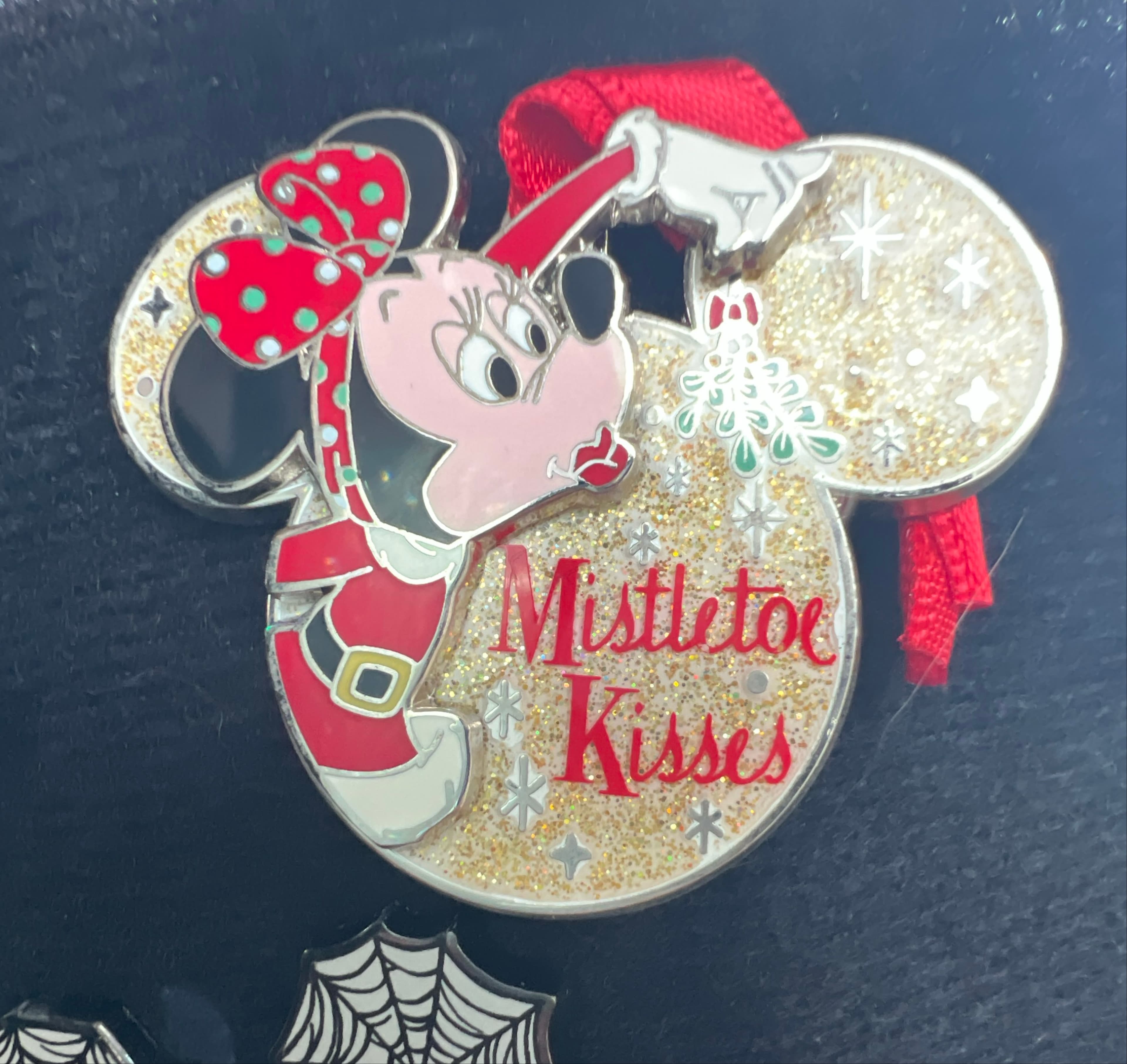 Minnie Mistletoe Kisses front