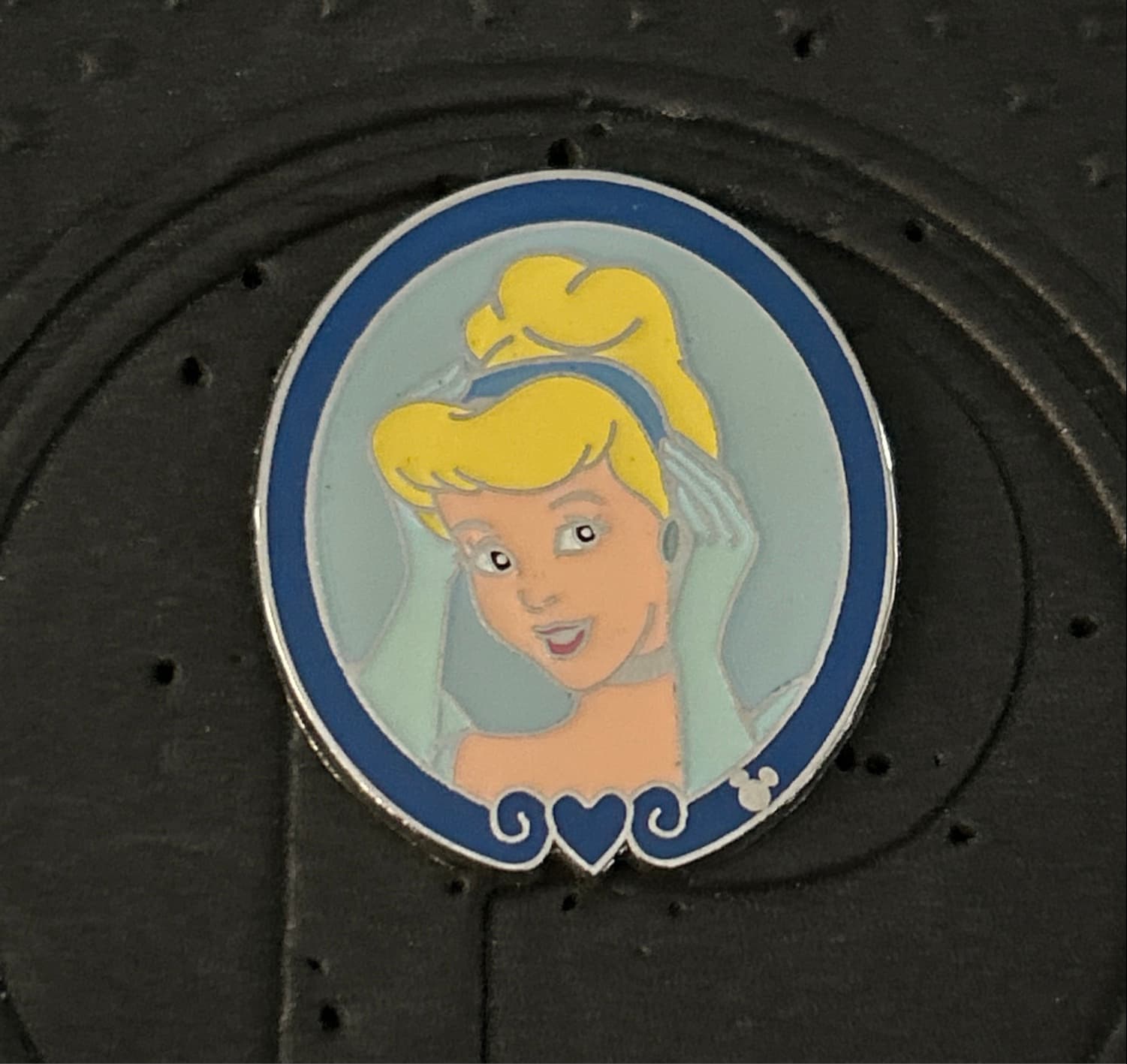 Cinderella Princess Portrait Cast Lanyard 2005 Hidden Mickey Pin front