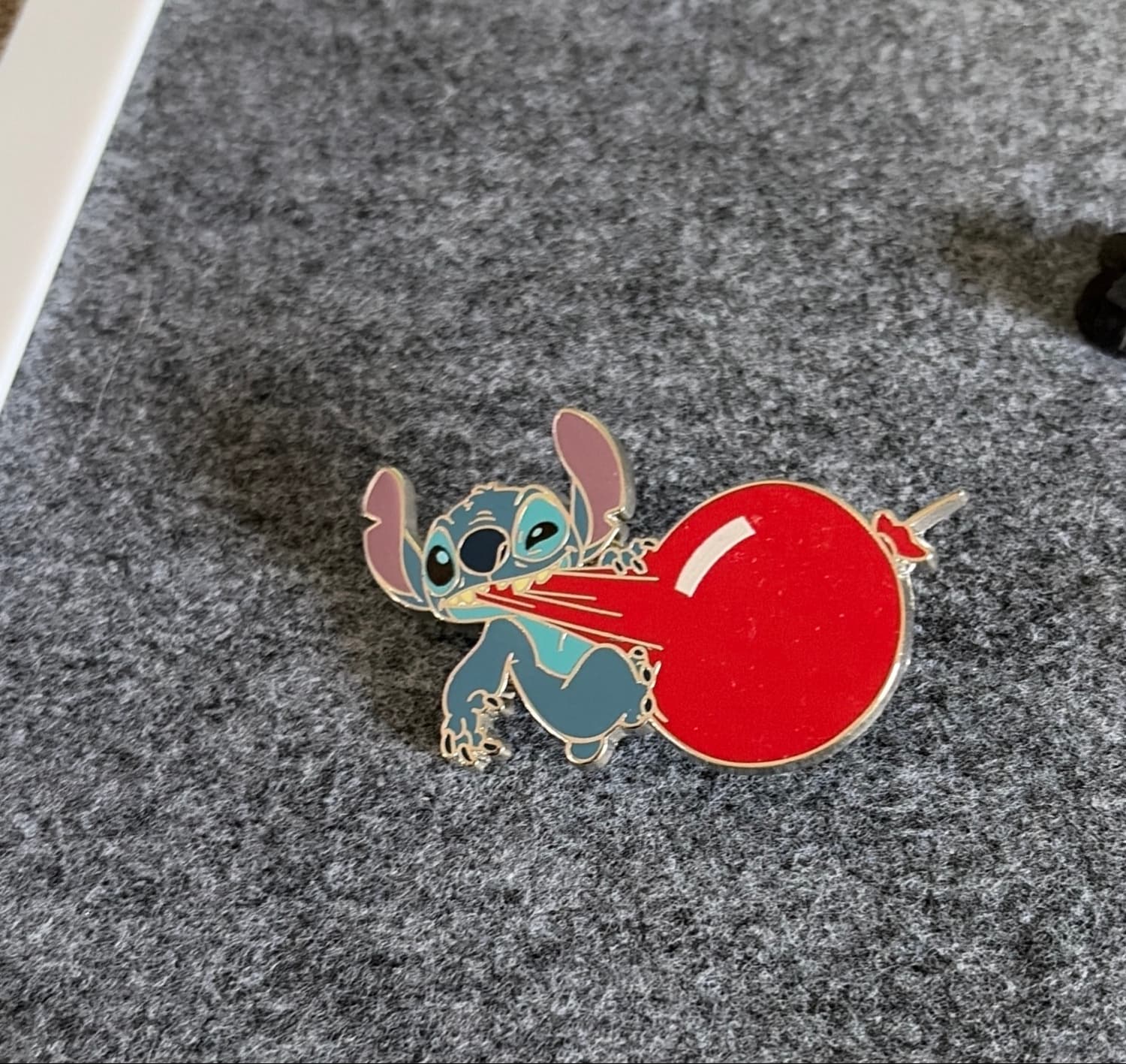 Stitch - Red Balloon - Lilo and Stitch front