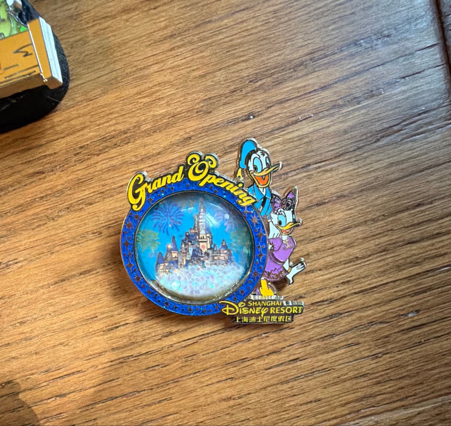 Grand Opening Disney Shanghai Resort - Donald and Daisy Bubble front