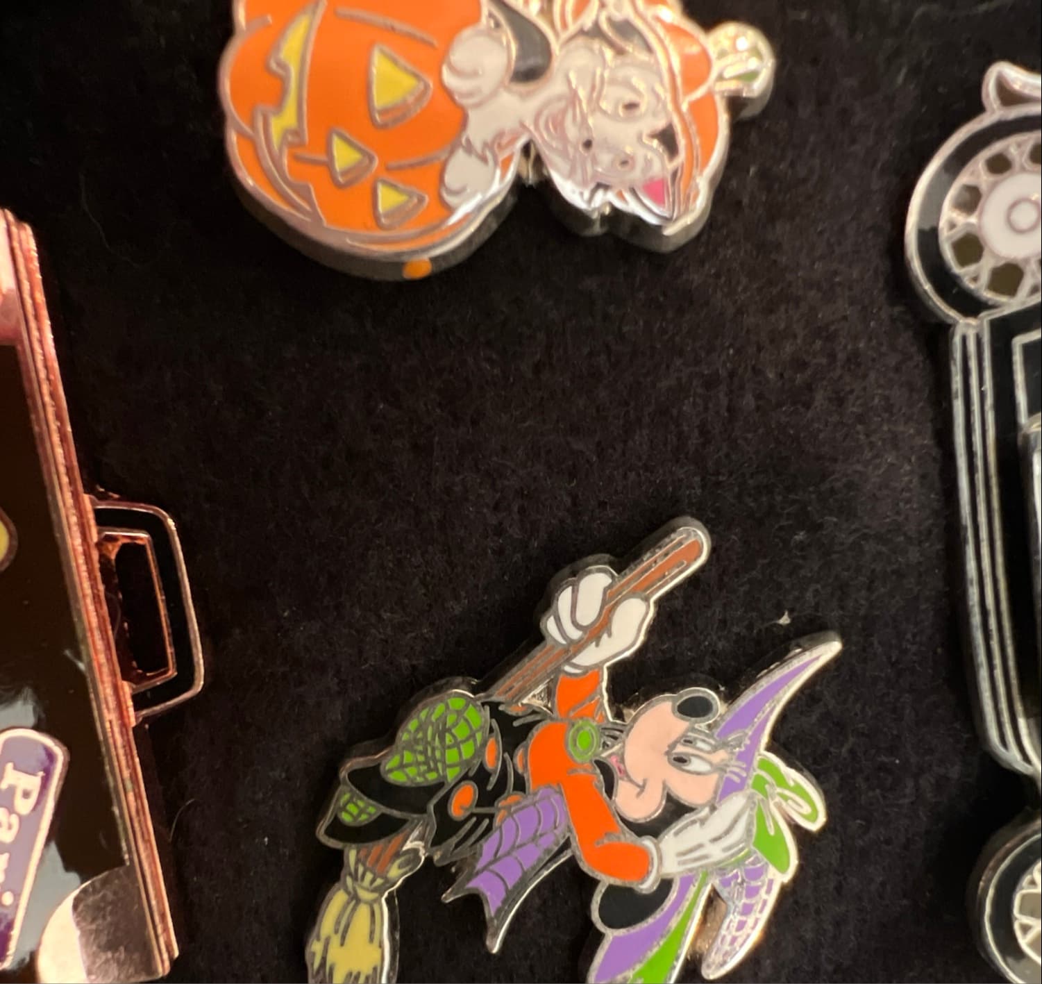 Halloween Figaro and Minnie Pin Set front
