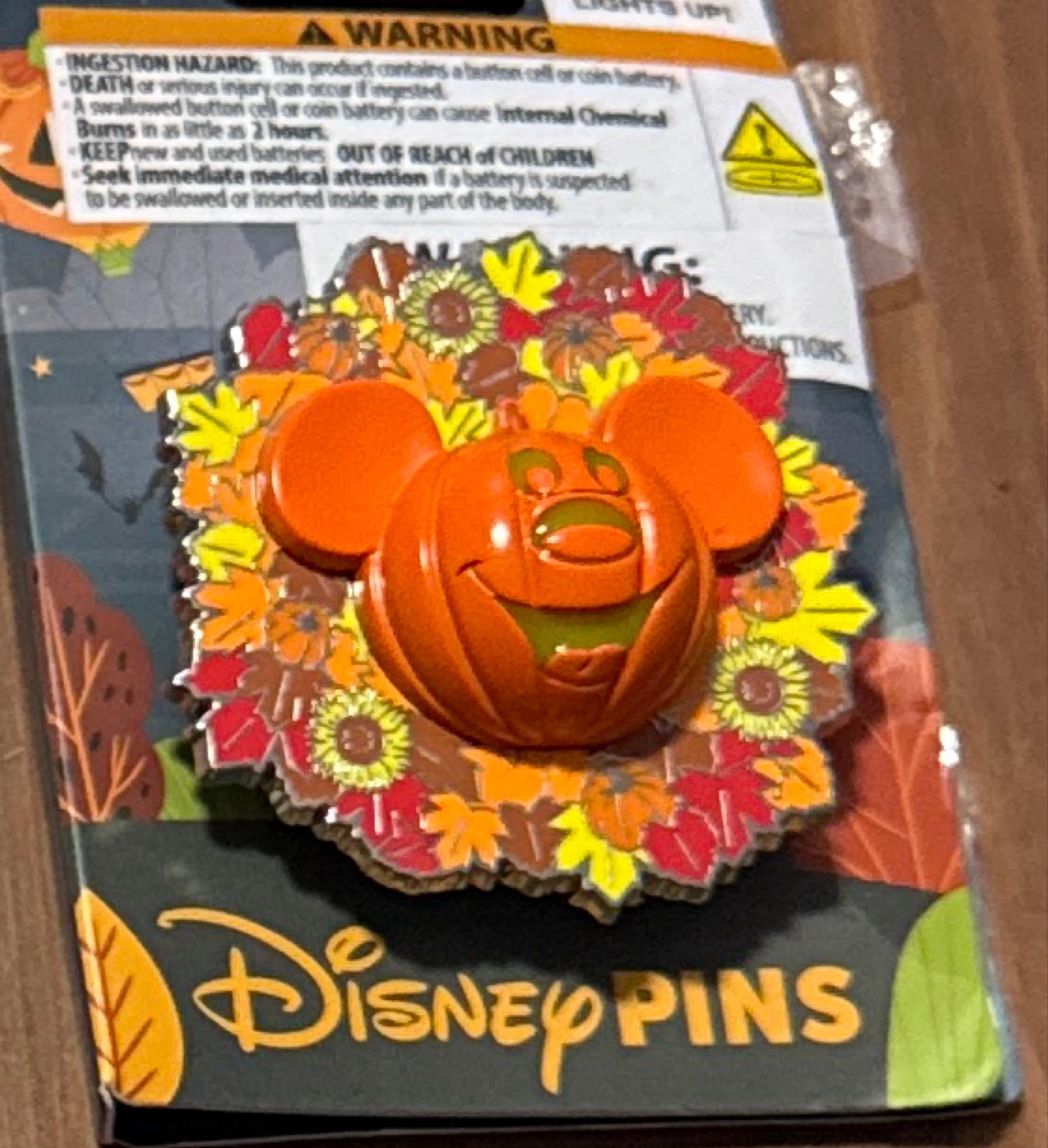 Mickey Mouse Jack-O'-Lantern Wreath Light-Up Pin - Mickey Mouse Family Halloween Collection front