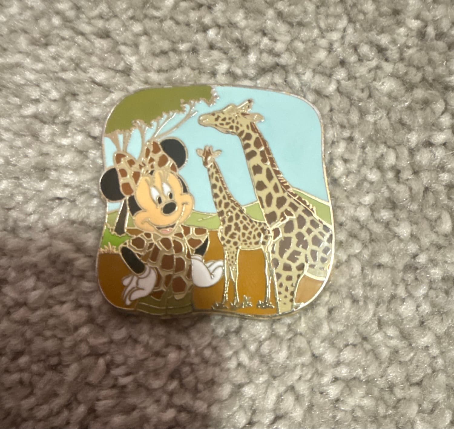 WDW - Disney's Animal Kingdom - Animals Mystery Set - Minnie Mouse with Giraffe front