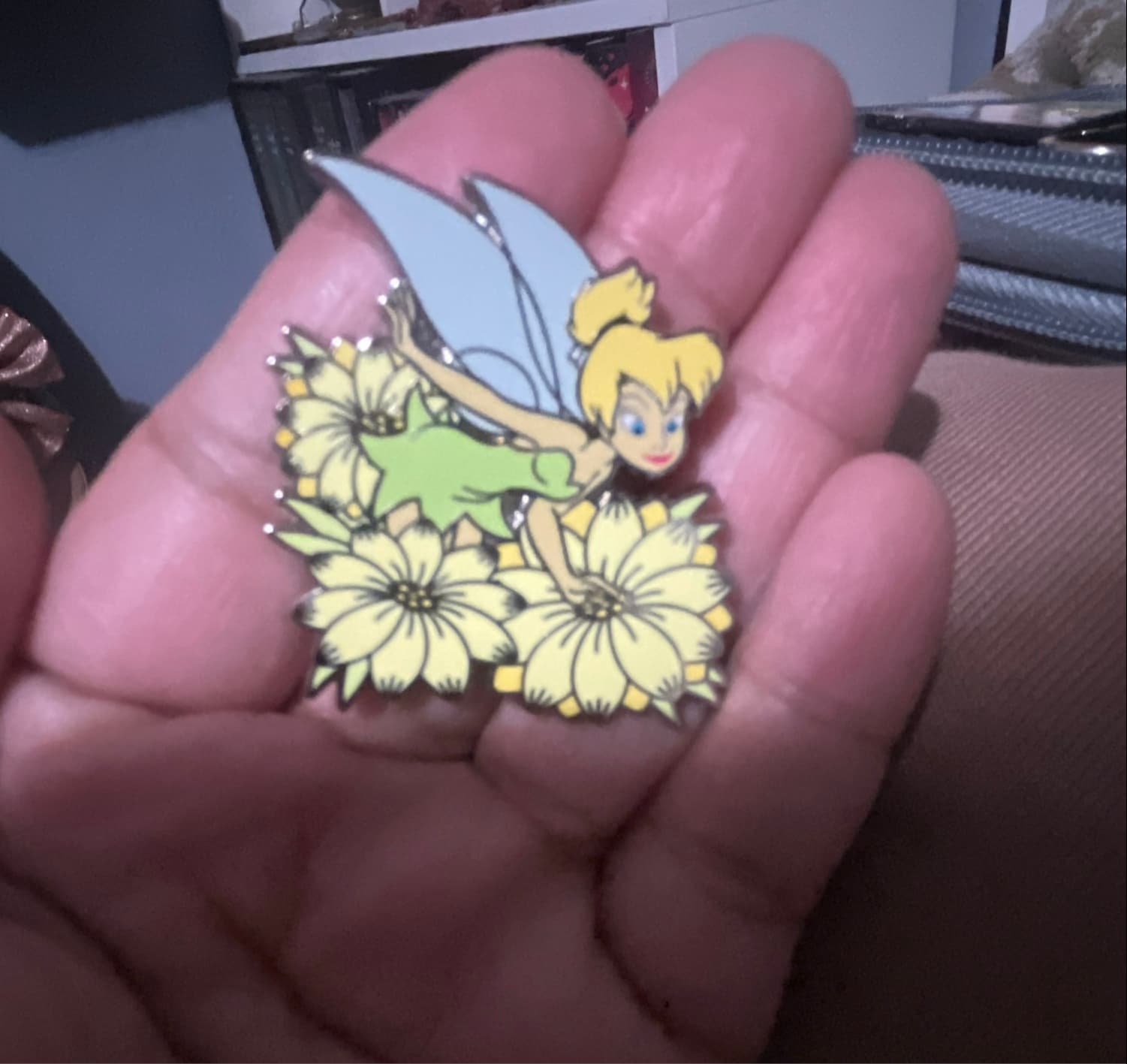 Tinker Bell Yellow Daisies - Magical Mystery Pins Collection Series 19 front