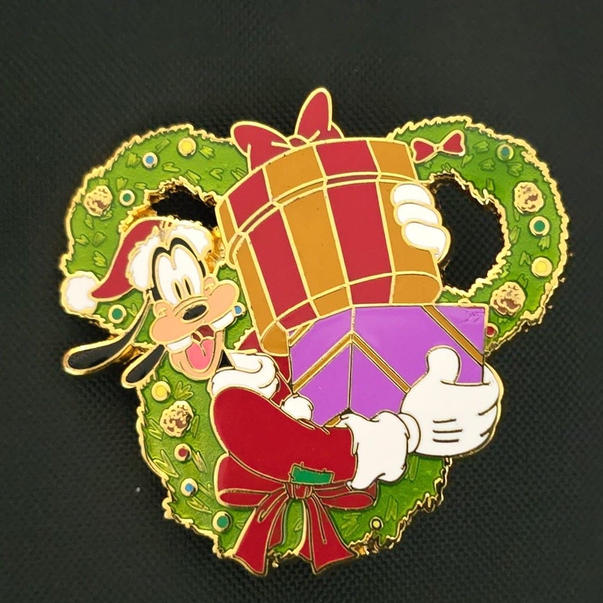 Happy Holidays 2014 Mystery Set - Goofy Wreath Pin front